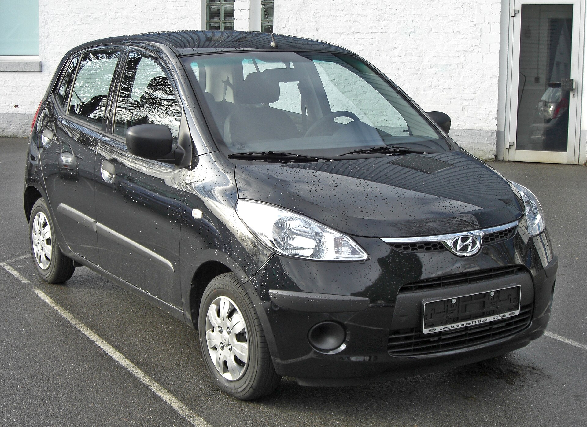 İlk nesil Hyundai i10 PA makyaj öncesi ön üç çeyrek görünümü