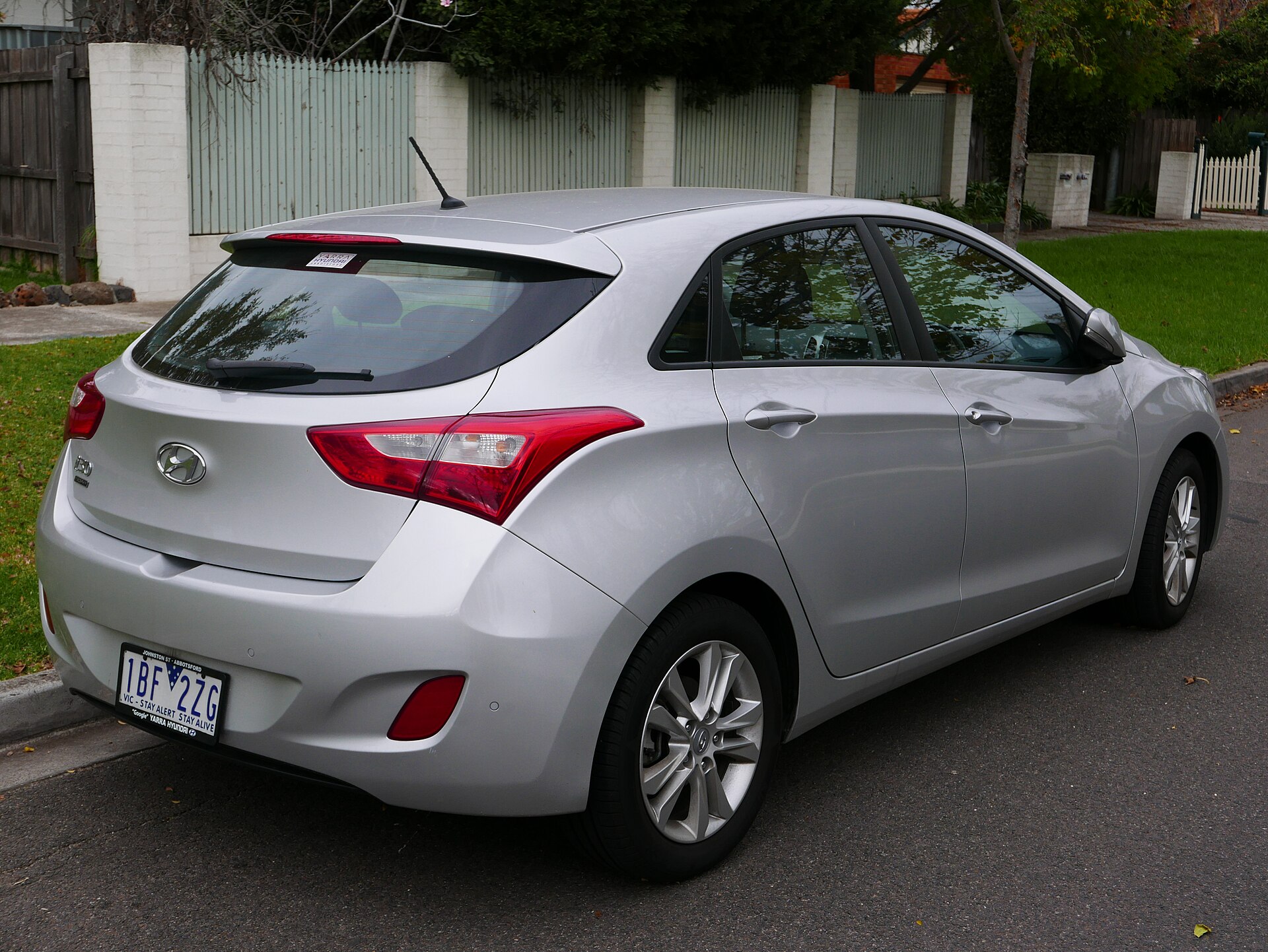 Hyundai i30 GD arka üç çeyrek görünüş