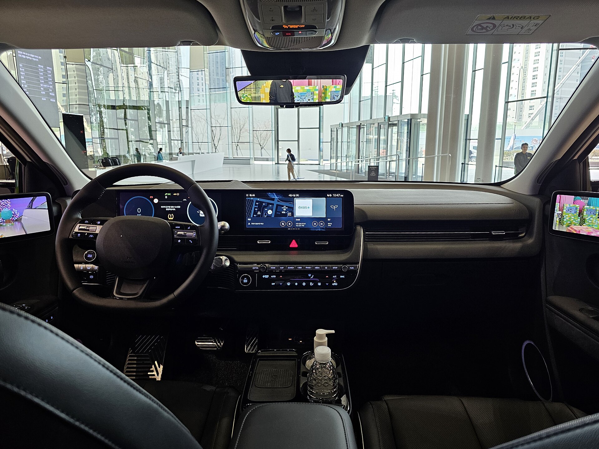 Makyajlı Hyundai IONIQ 5 iç mekânı, çift ekran ve fiziksel kumandalar