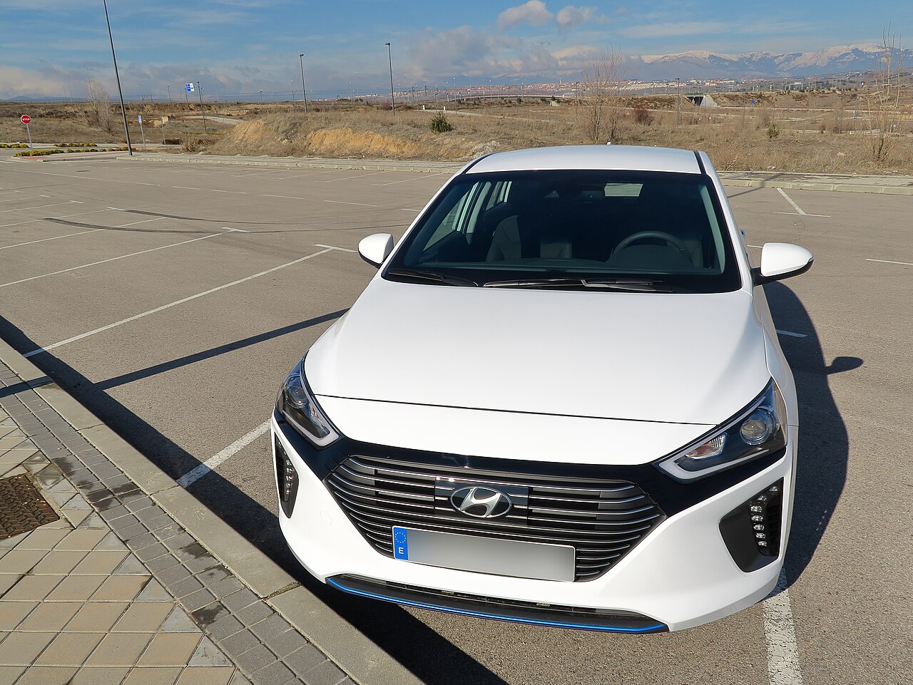2018 Hyundai Ioniq Hybrid önden görünüm