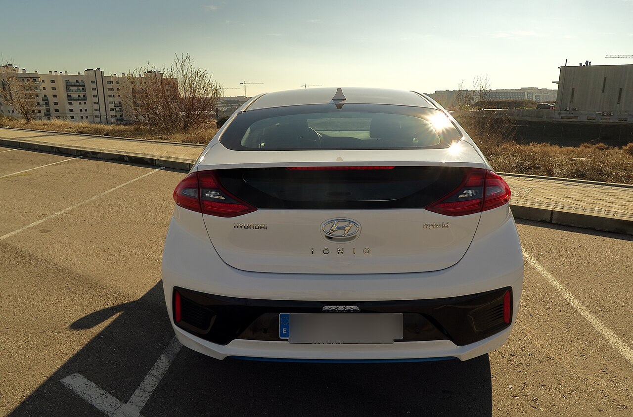 Hyundai Ioniq Hybrid arka görünümü