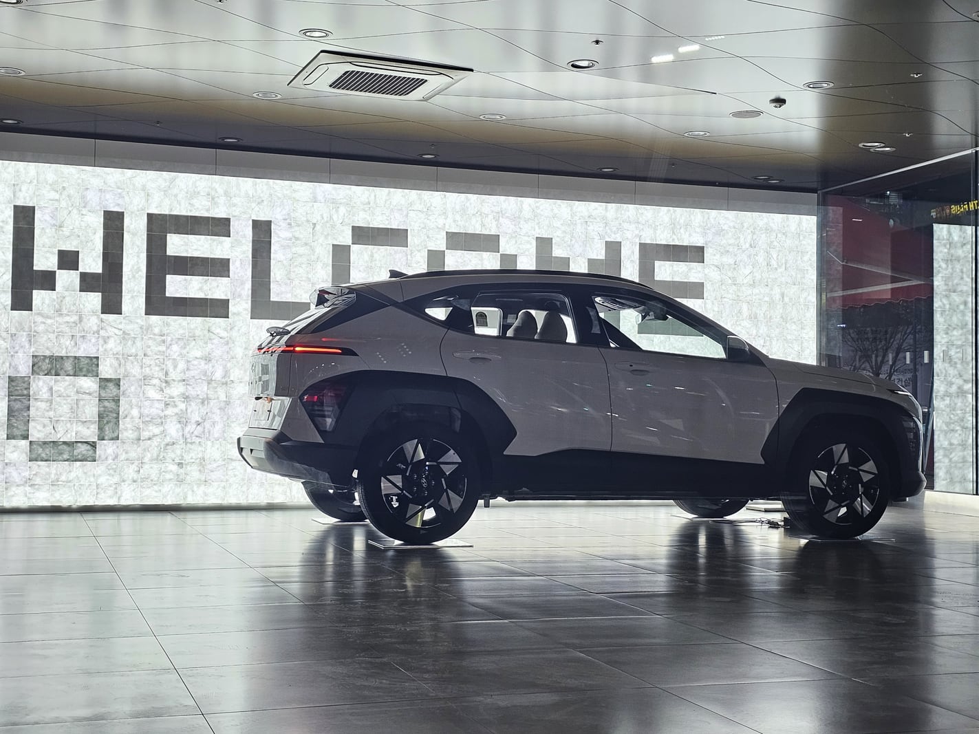 Hyundai Kona SX2 Hybrid yandan görünüm