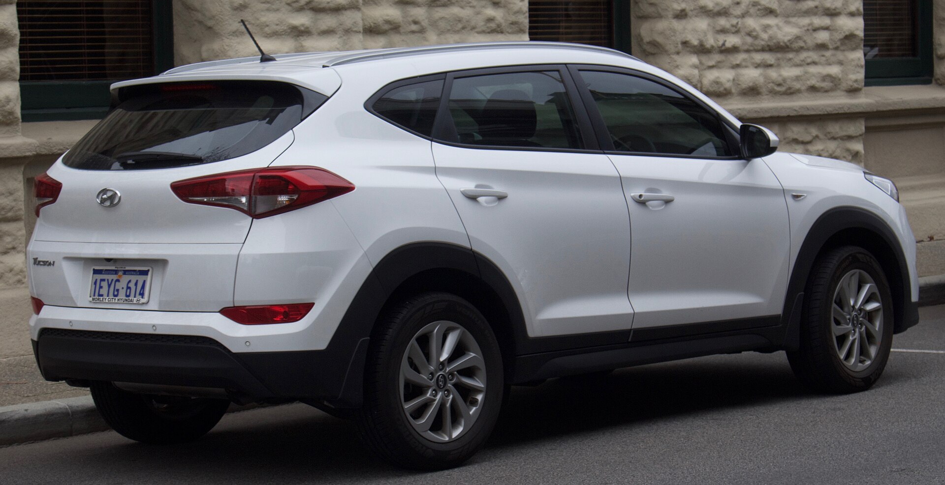 Hyundai Tucson TL arka ve yan görünüm