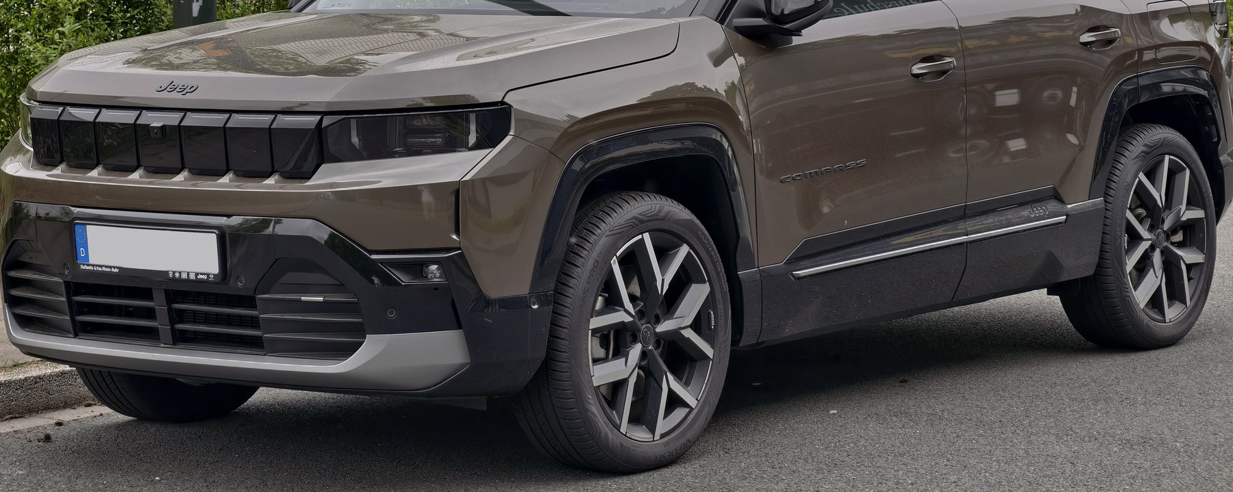Üçüncü nesil Jeep Compass ön gövde oranları detay kırpımı