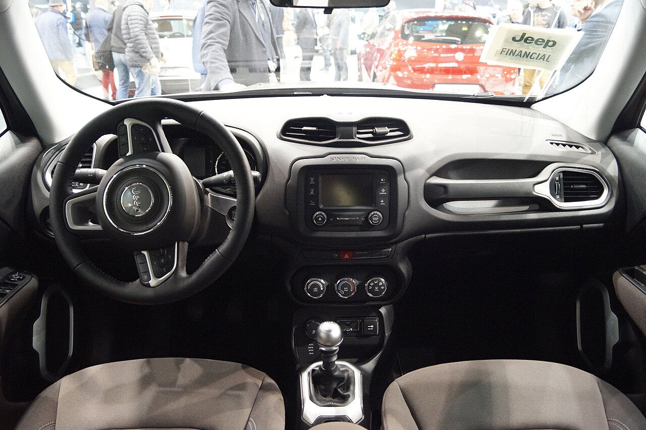 Jeep Renegade iç mekânı ve kokpit