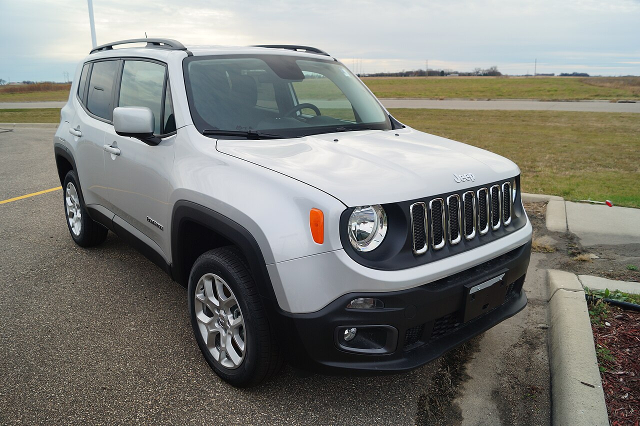 Jeep Renegade Latitude önden üç çeyrek açıdan