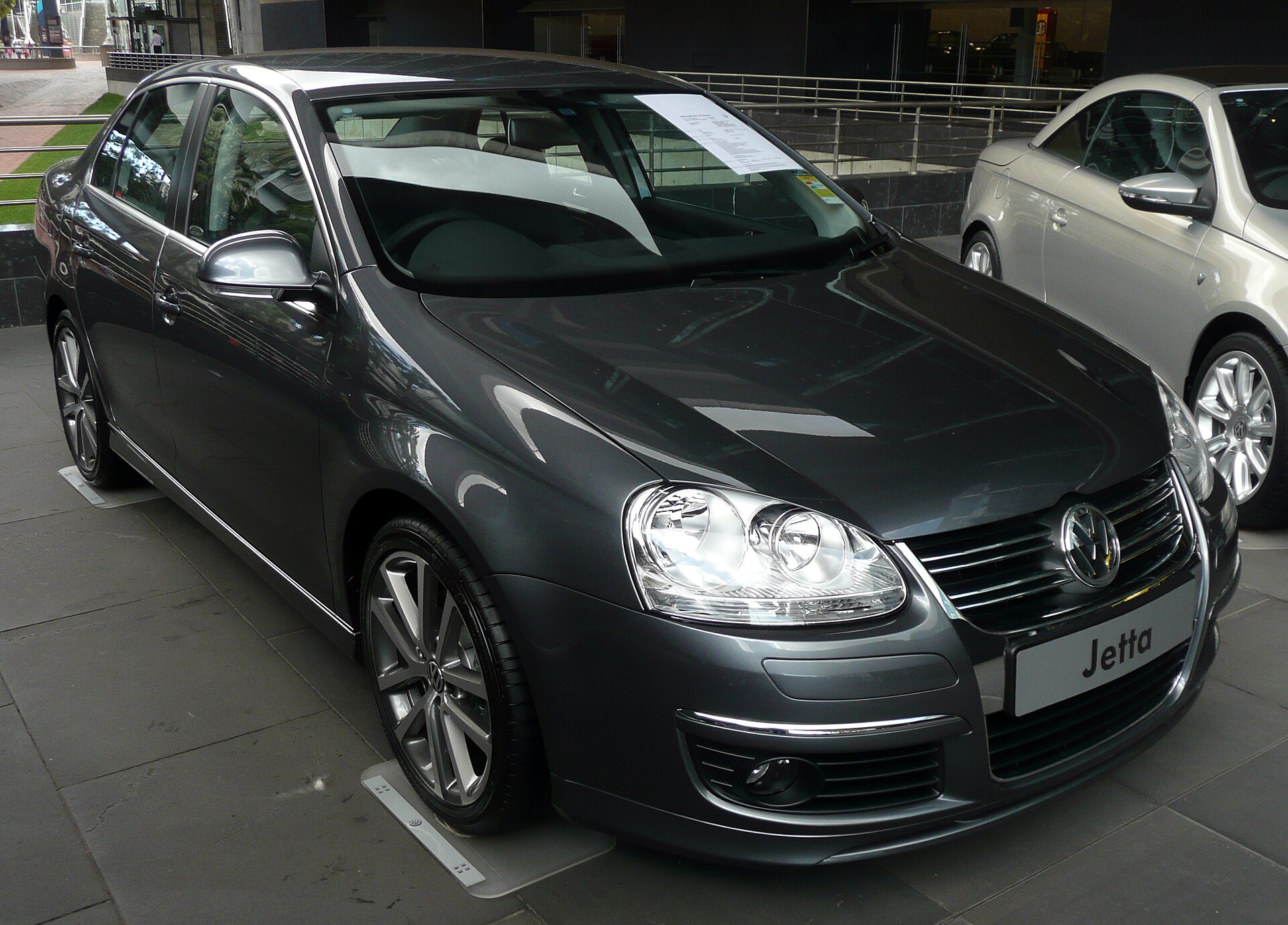 2008 Volkswagen Jetta V sedan ön çapraz görünüş
