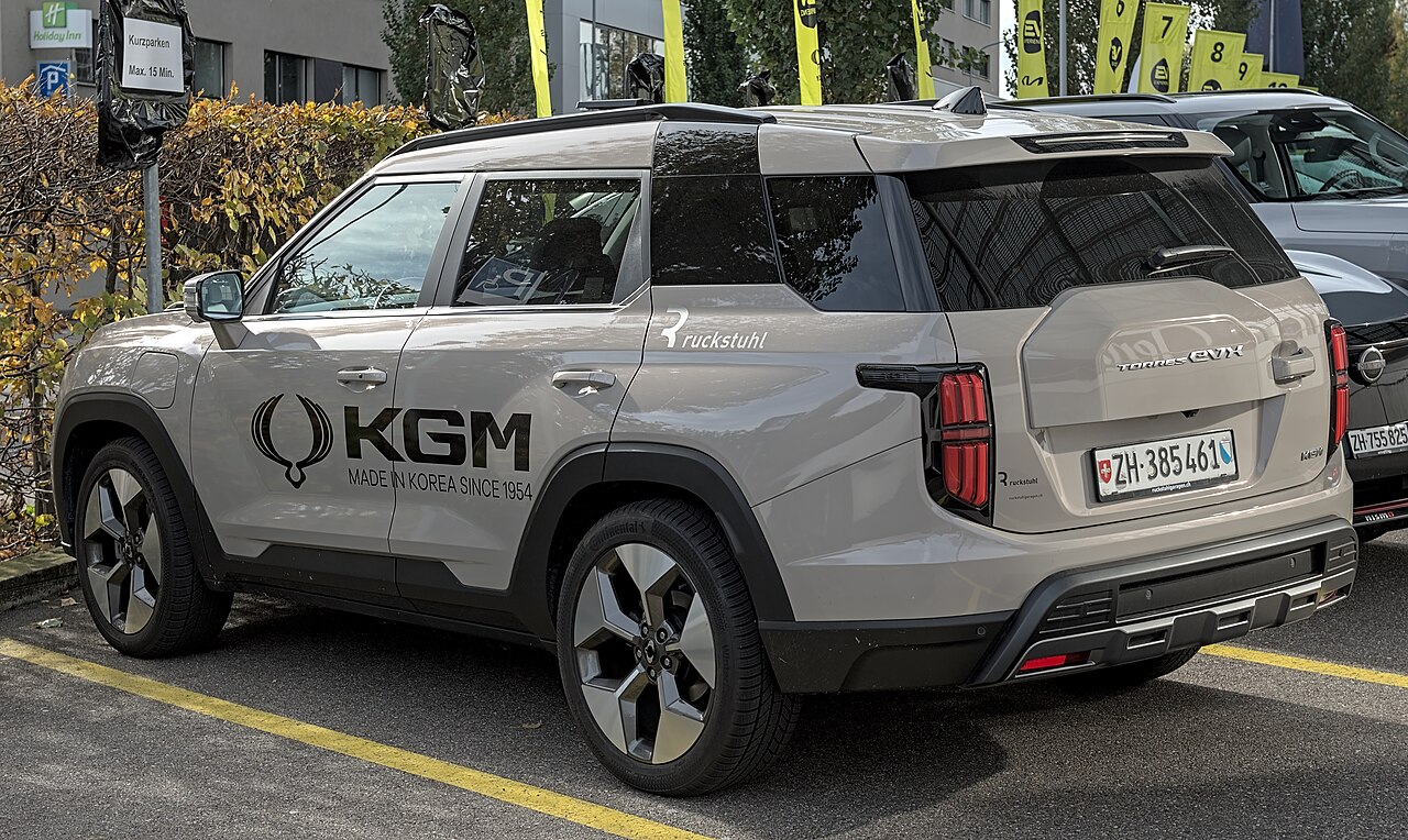 KGM Torres EVX arka ve yan görünüş