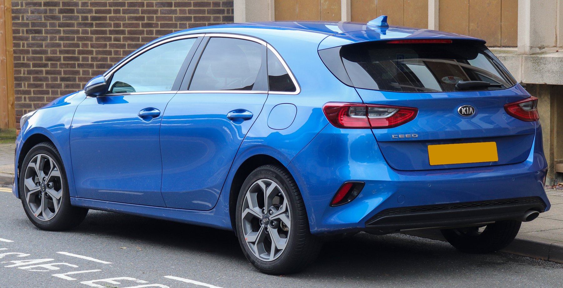Kia Ceed CD arka üç çeyrek görünüm