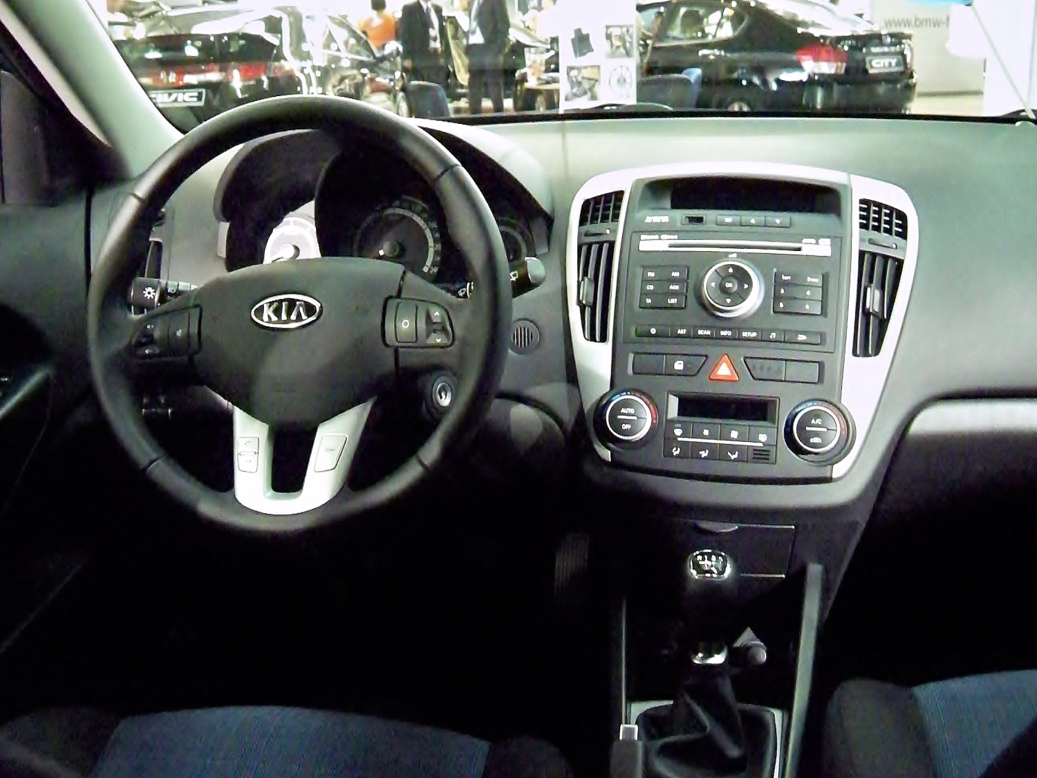 Makyajlı Kia cee’d SW iç mekânı