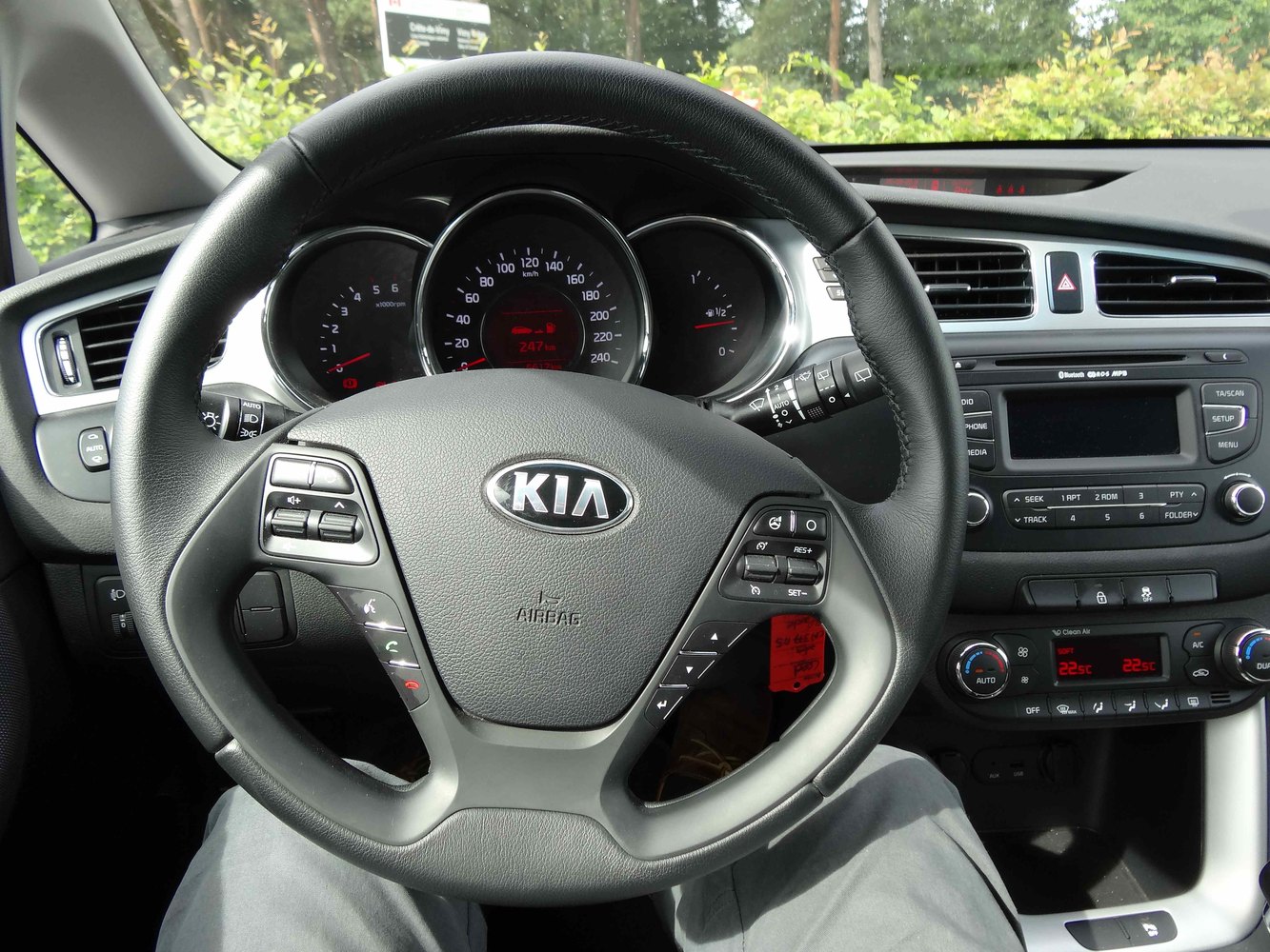 Kia Ceed JD kokpiti ve gösterge paneli