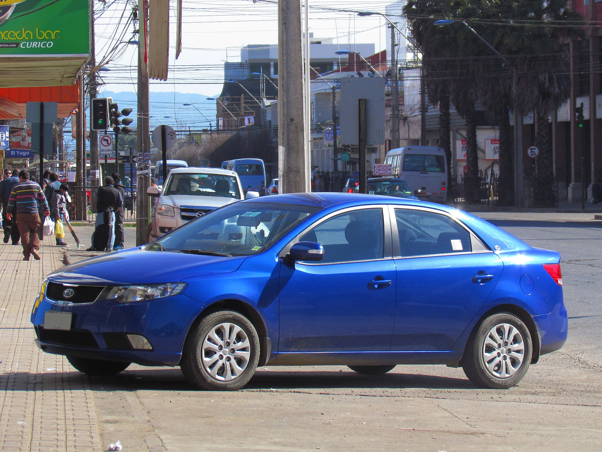 Kia Cerato TD sedan önden üç çeyrek görünüm