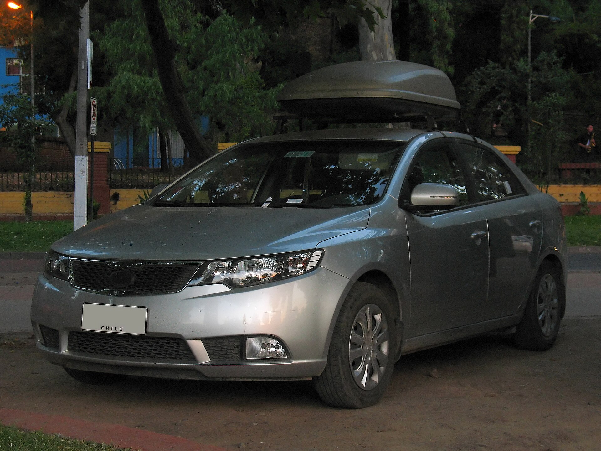 Kia Cerato TD sedan yan profil