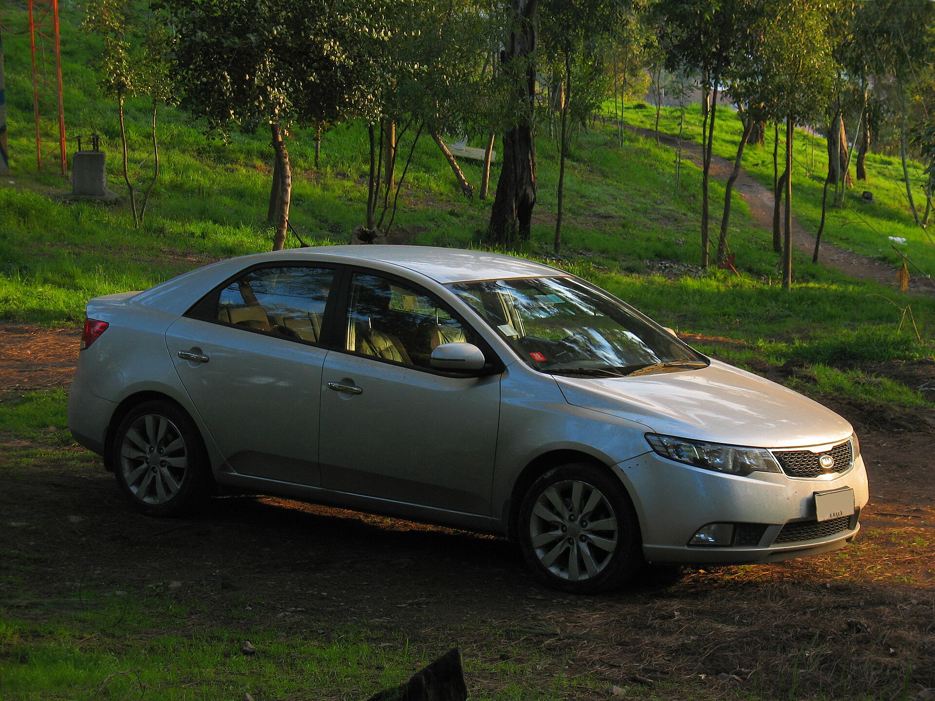 Kia Cerato TD sedan arka çapraz görünüm