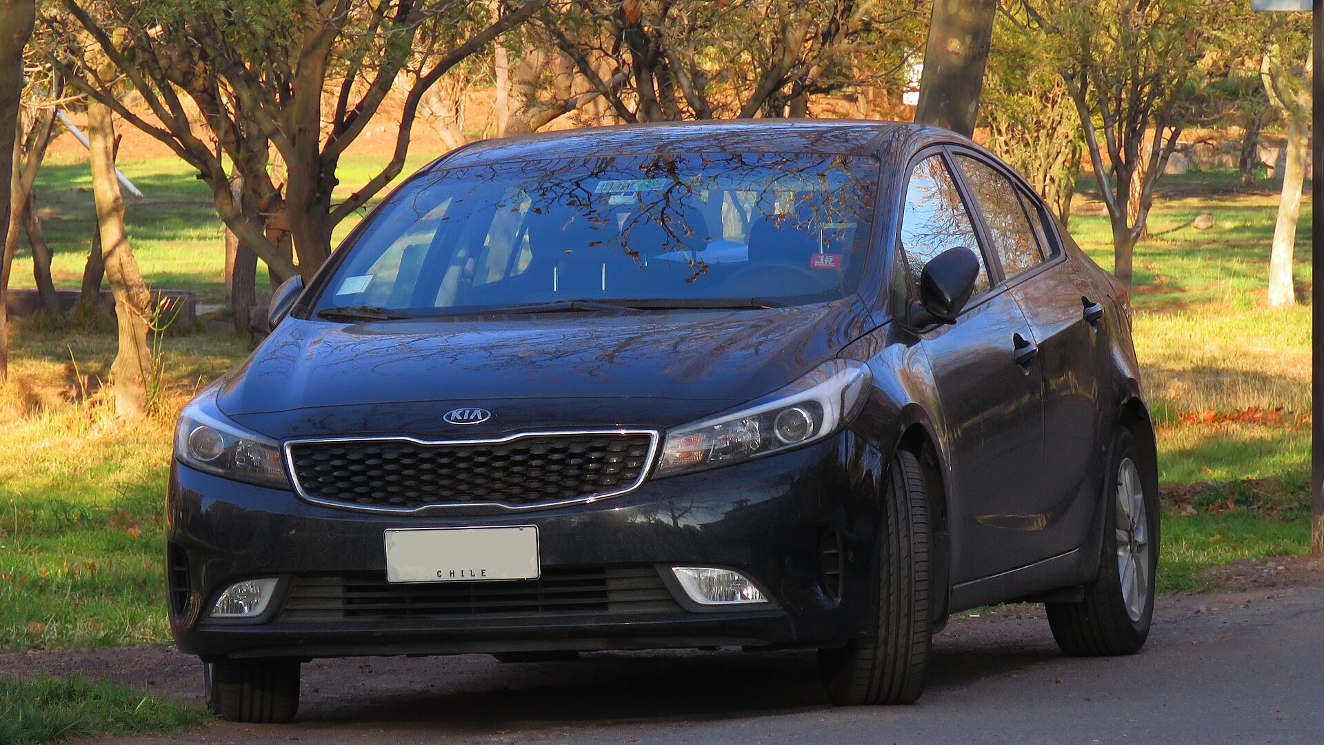 Kia Cerato YD sedan gövdesi ve arka tasarım