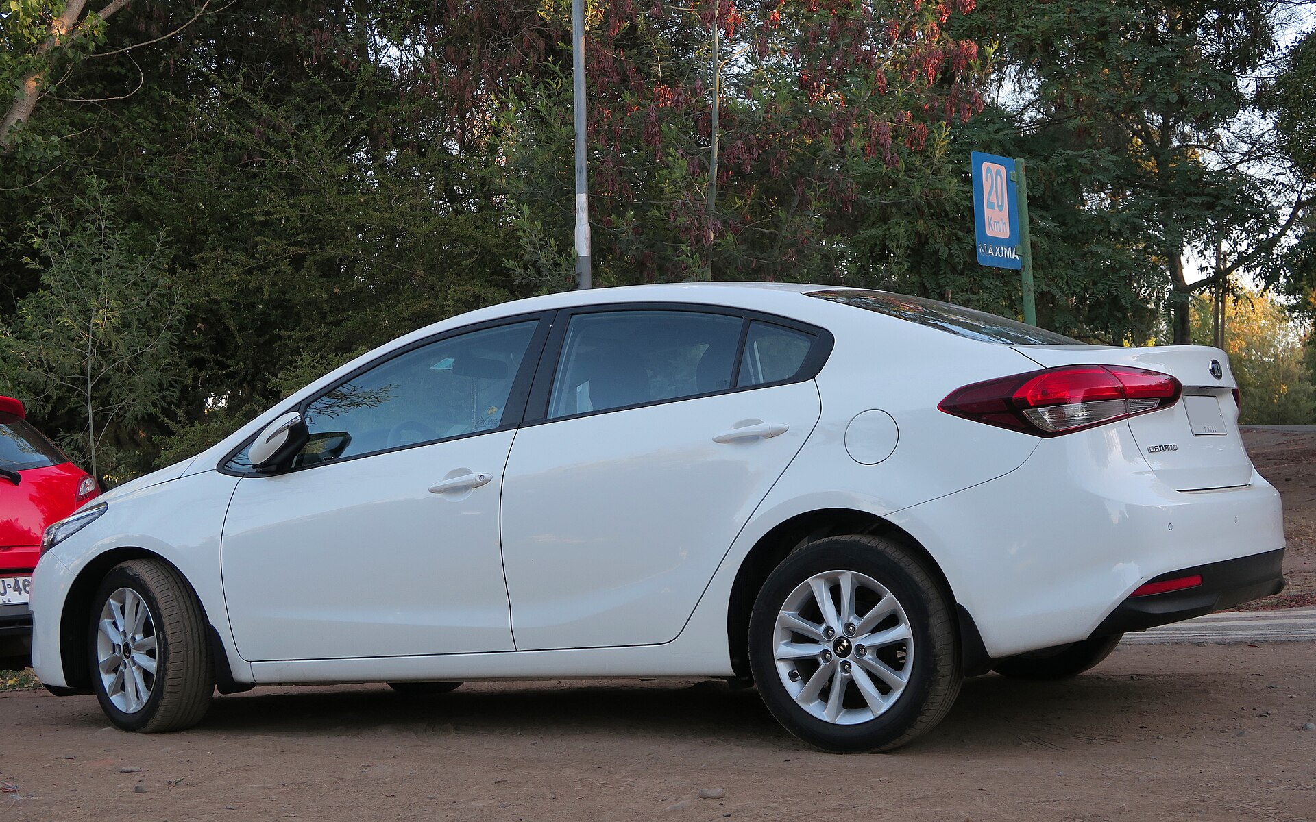 Kia Cerato YD 1.6 sedan dış görünümü