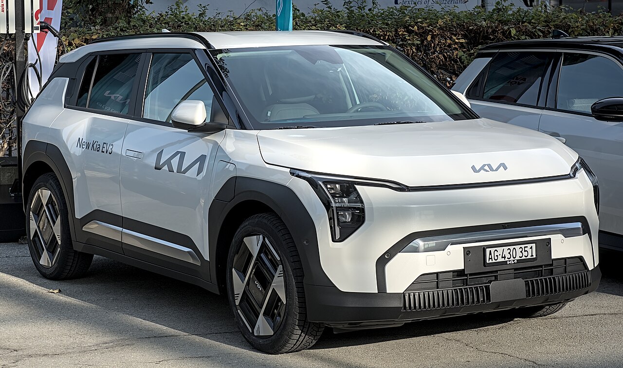 Kia EV3 önden üç çeyrek görünüş