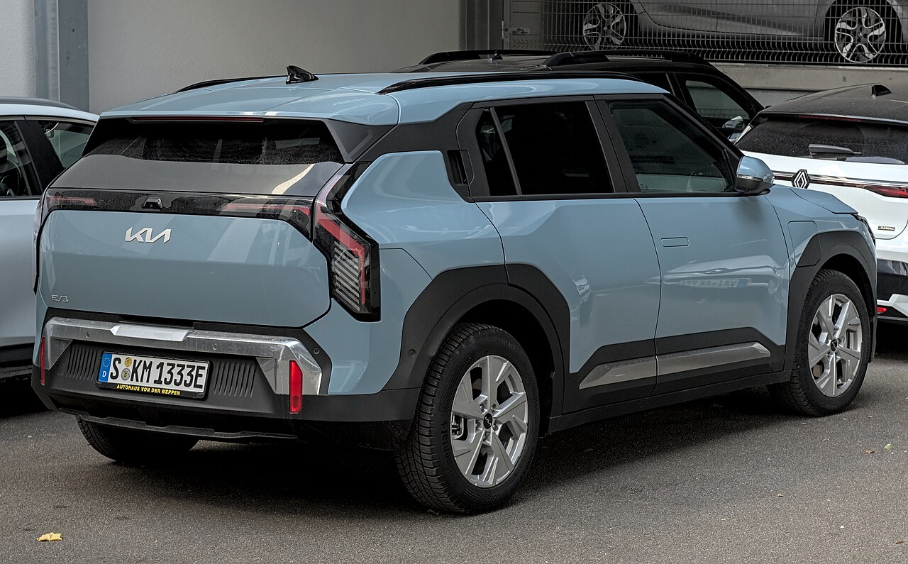 Kia EV3 arka ve yan görünüş