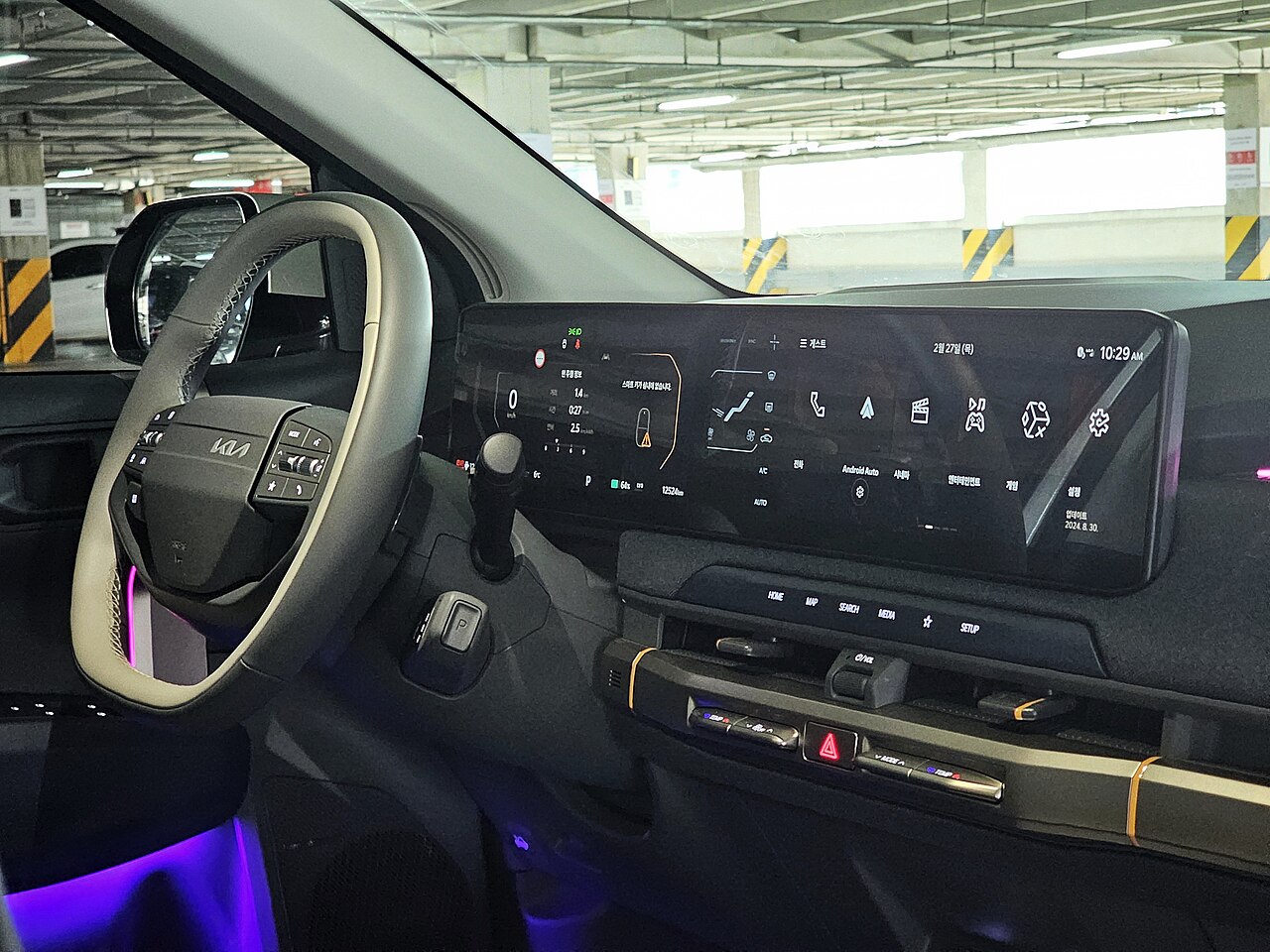 Kia EV3 multimedya ekranı ve ön konsol kontrolleri