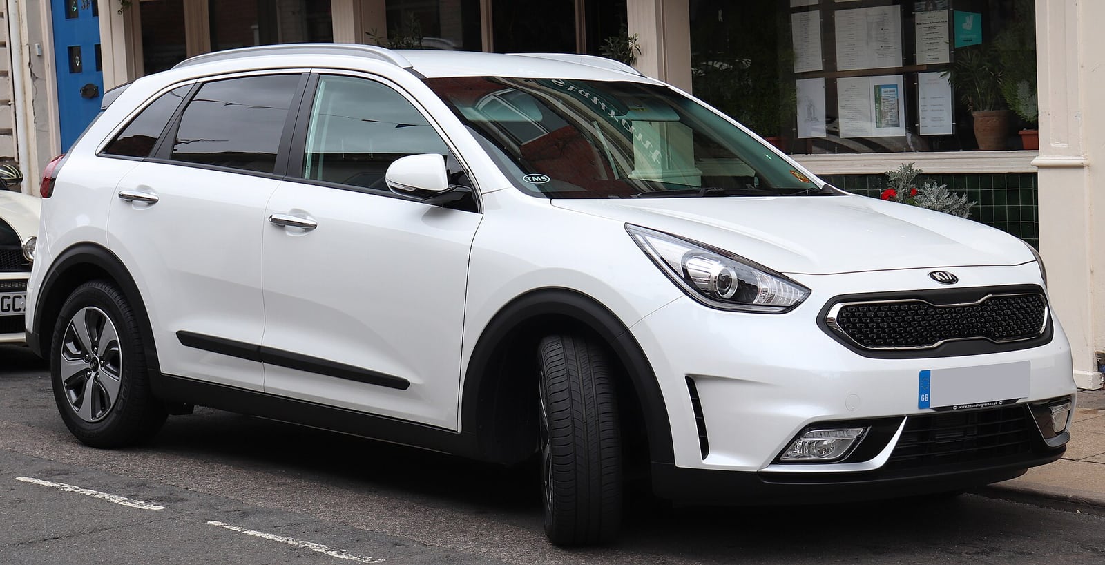 İlk nesil Kia Niro DE hibritin önden görünümü