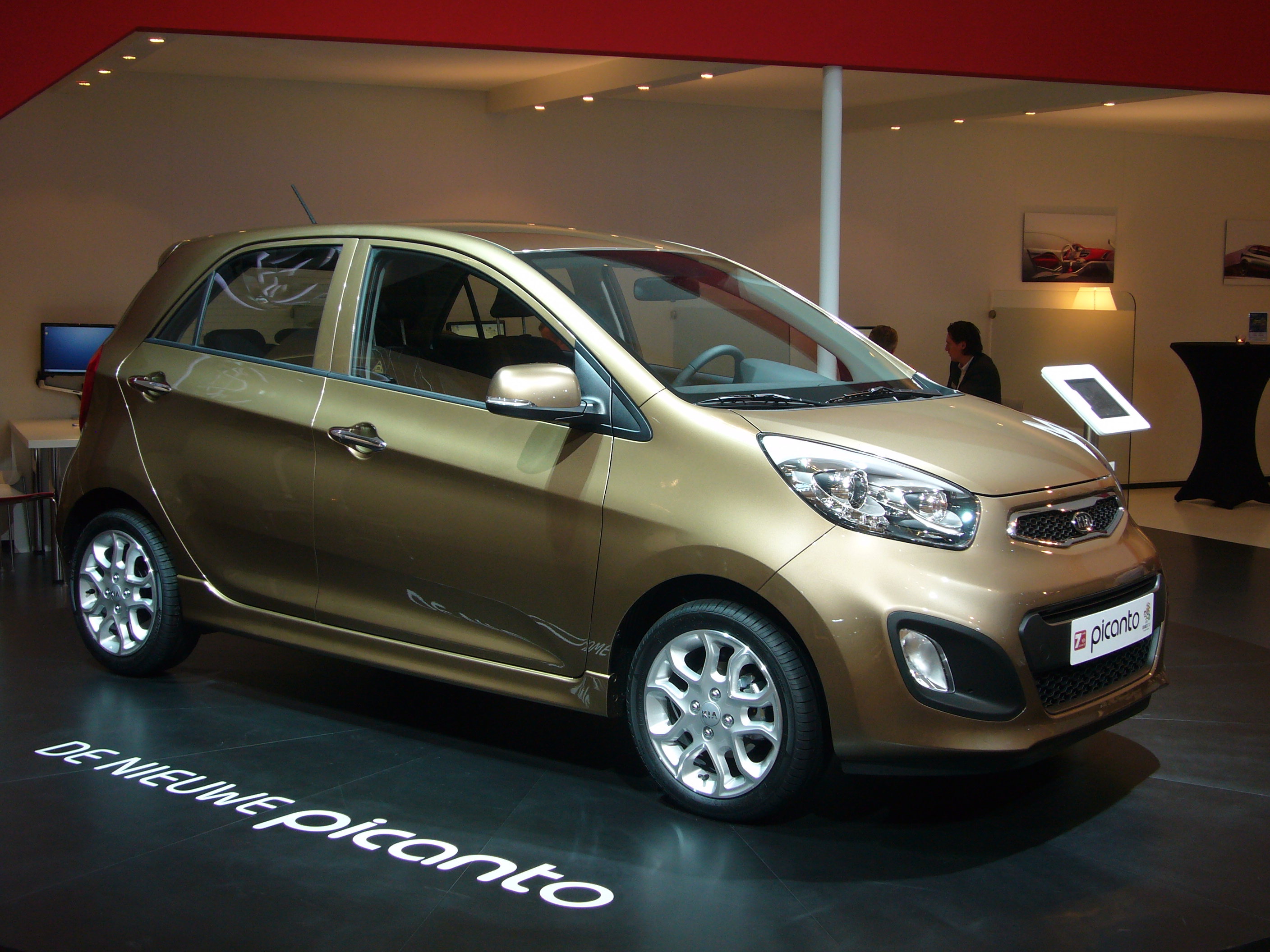 2011 Kia Picanto TA beş kapılı ön-yan görünüm