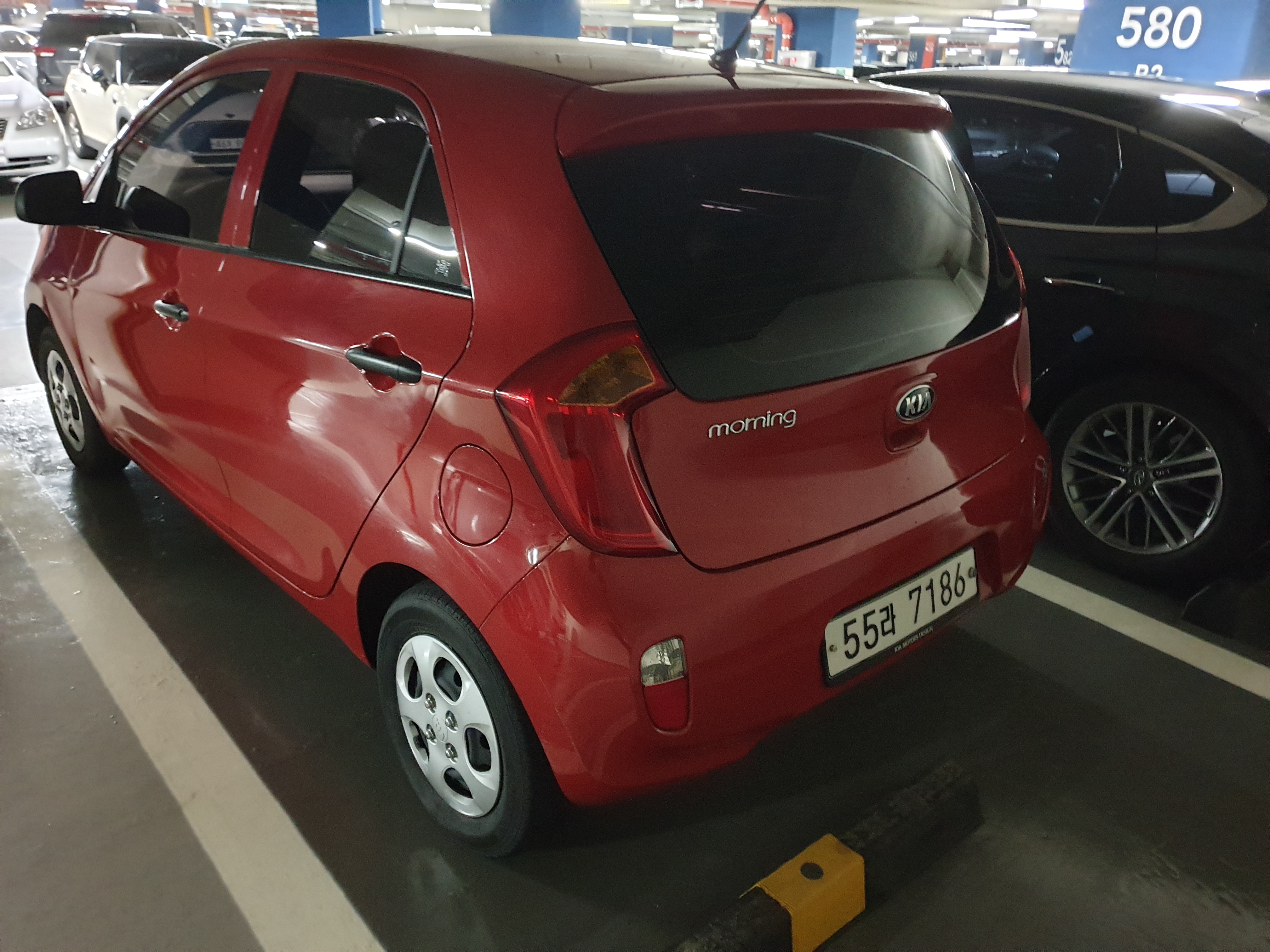 Kırmızı Kia Morning Picanto TA, çelik jantlı örnek