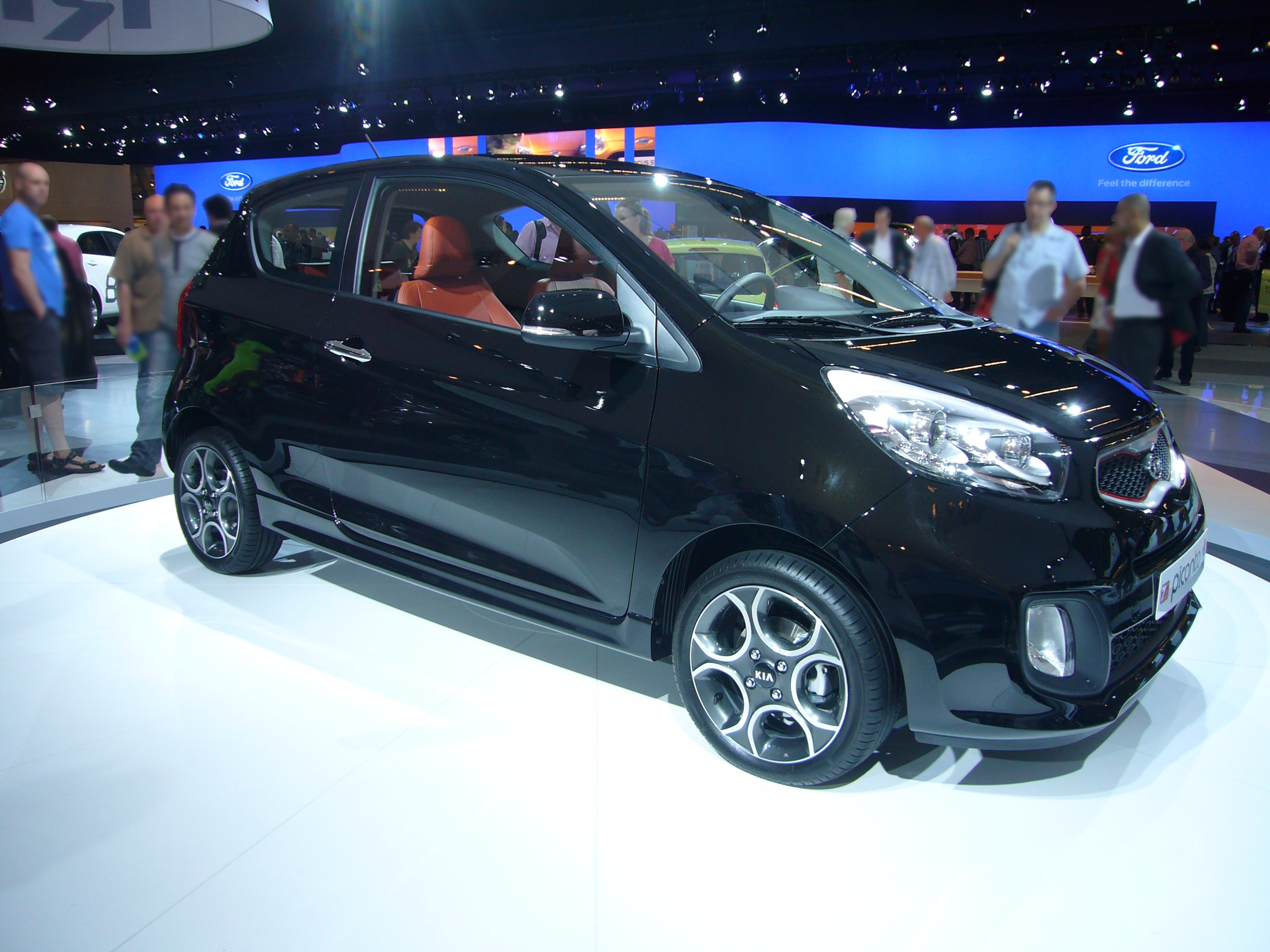 Kia Picanto TA üç kapılı gövde ön-yan görünüm