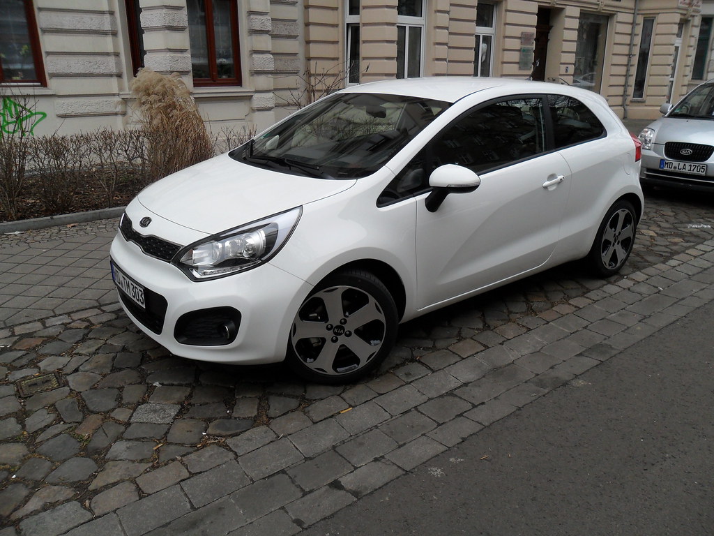 Kia Rio UB hatchback dış görünüm