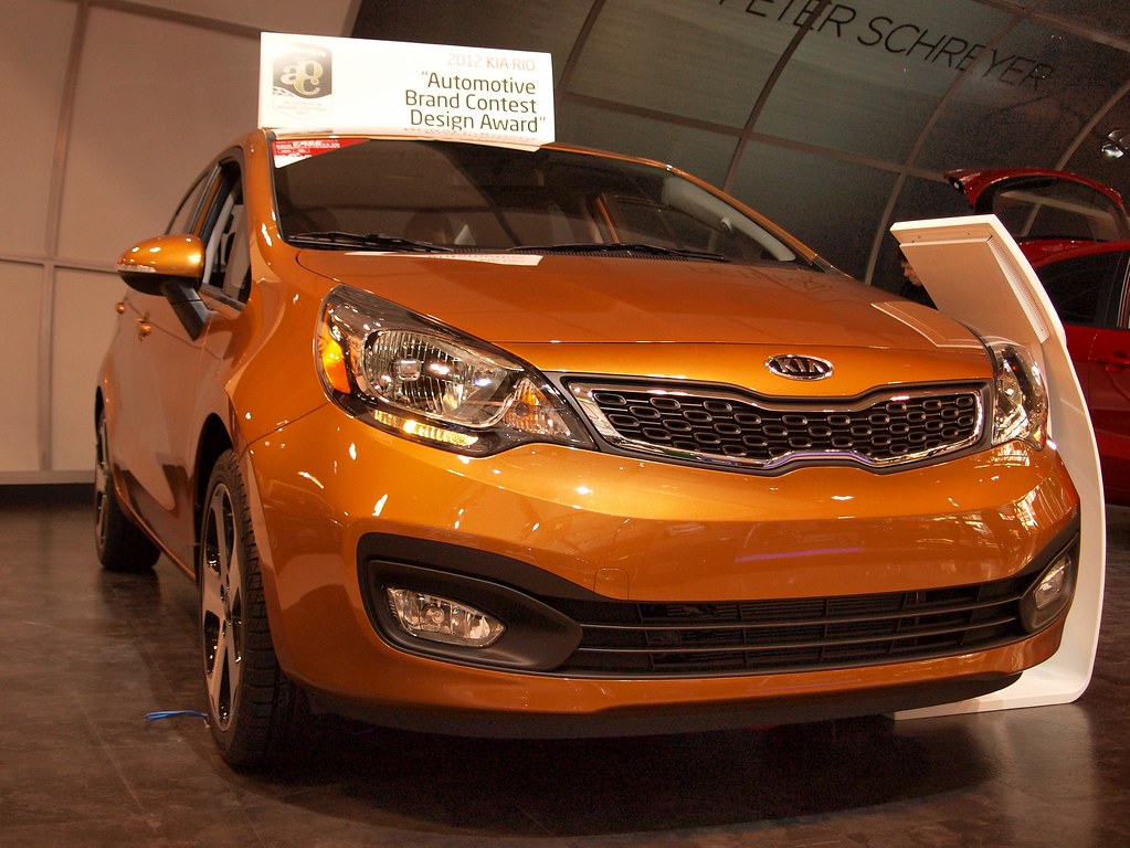 Kia Rio UB sedan görünümü