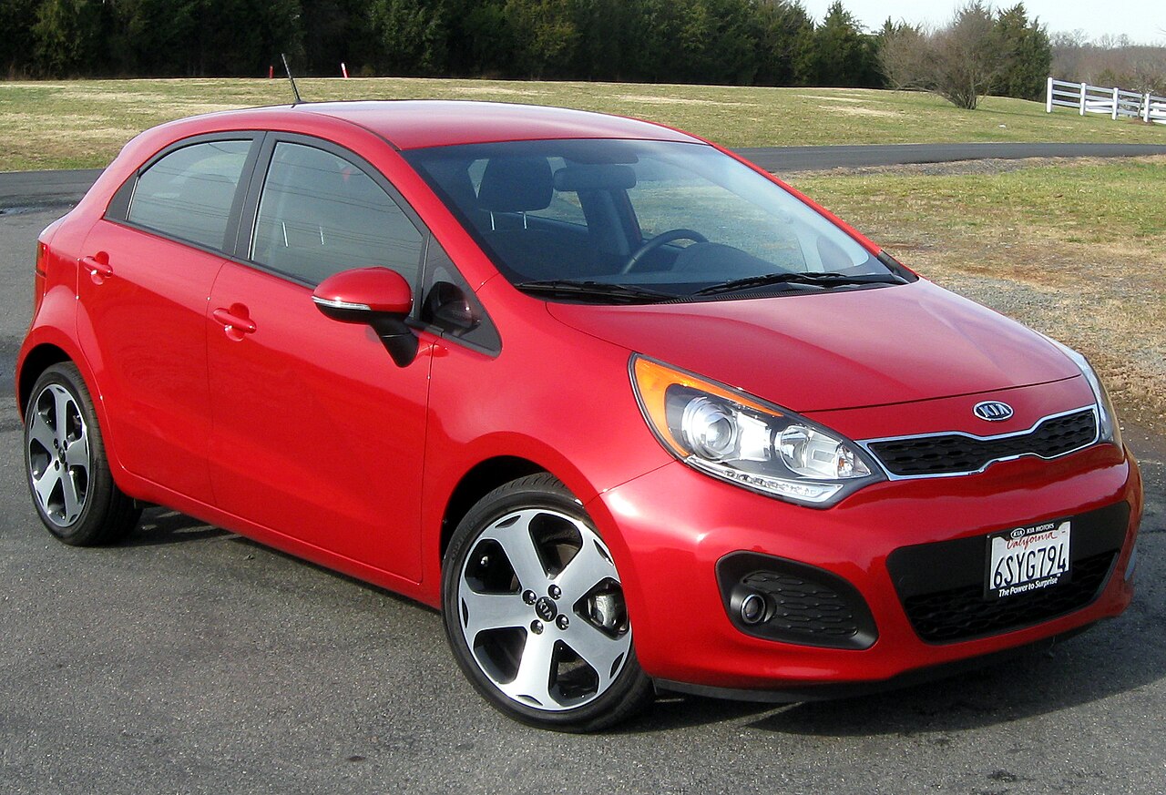 Kia Rio UB hatchback önden üç çeyrek görünüm