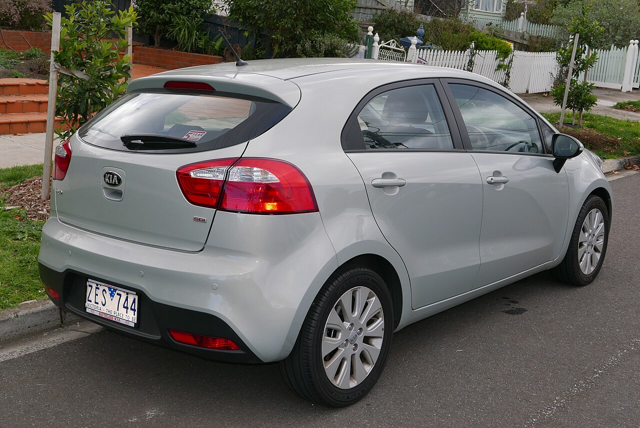 2012 Kia Rio UB arka ve bagaj kapağı