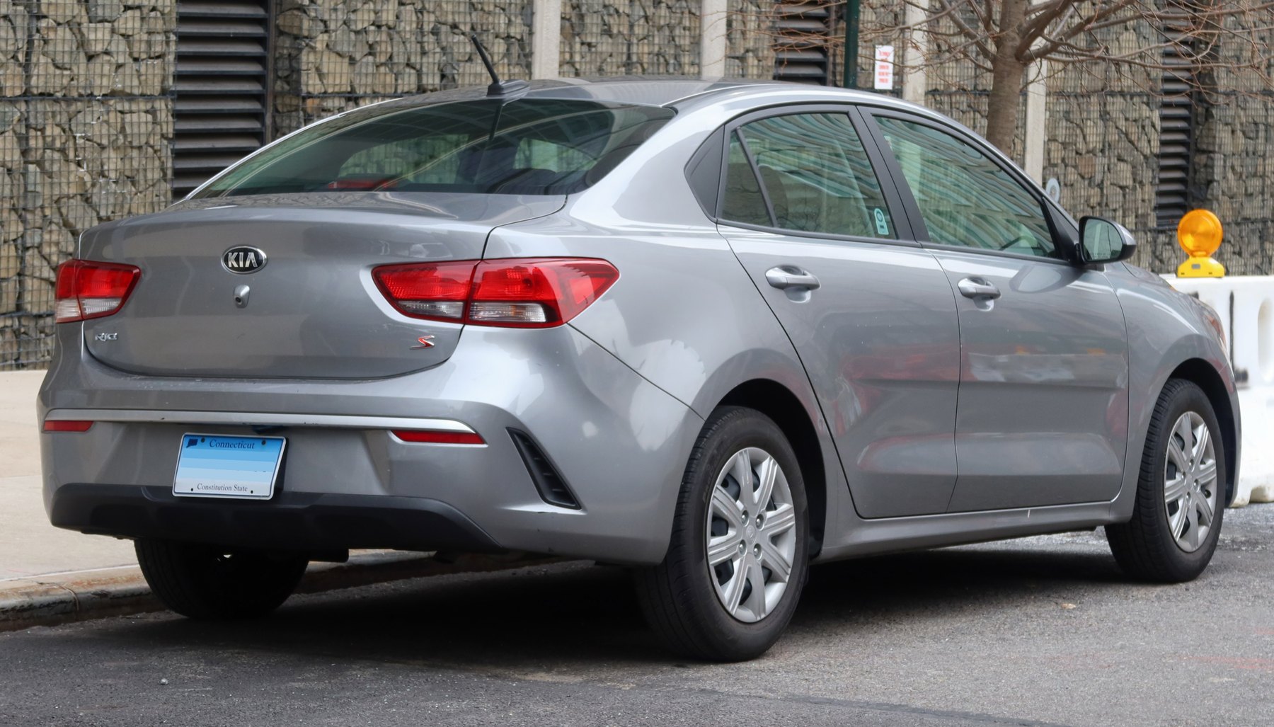 Makyajlı Kia Rio YB arka görünüm