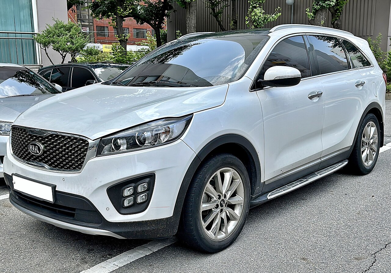 Kia Sorento UM beyaz gövde önden üç çeyrek görünüm