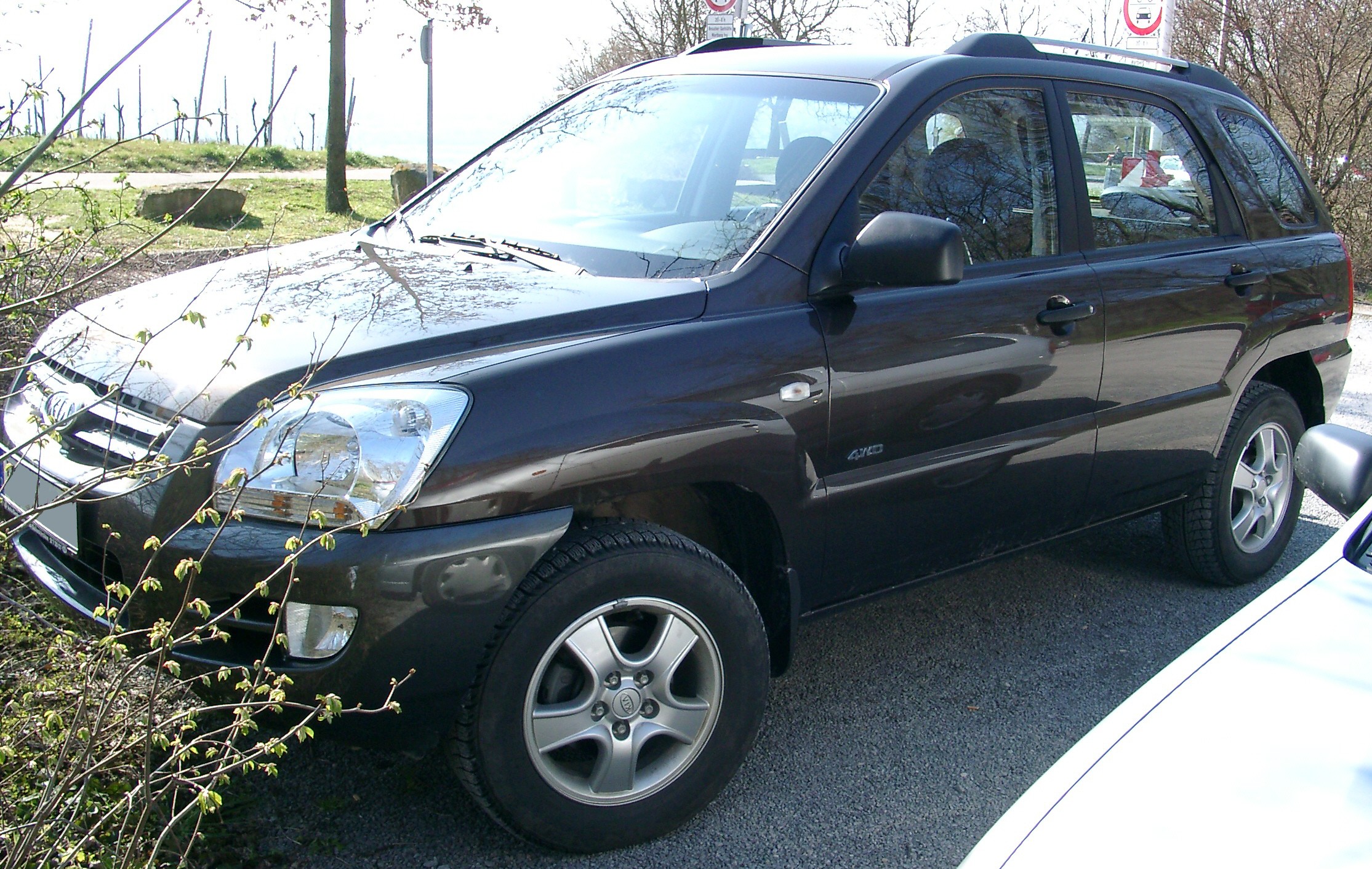 İkinci nesil Kia Sportage KM ön-yan görünüm