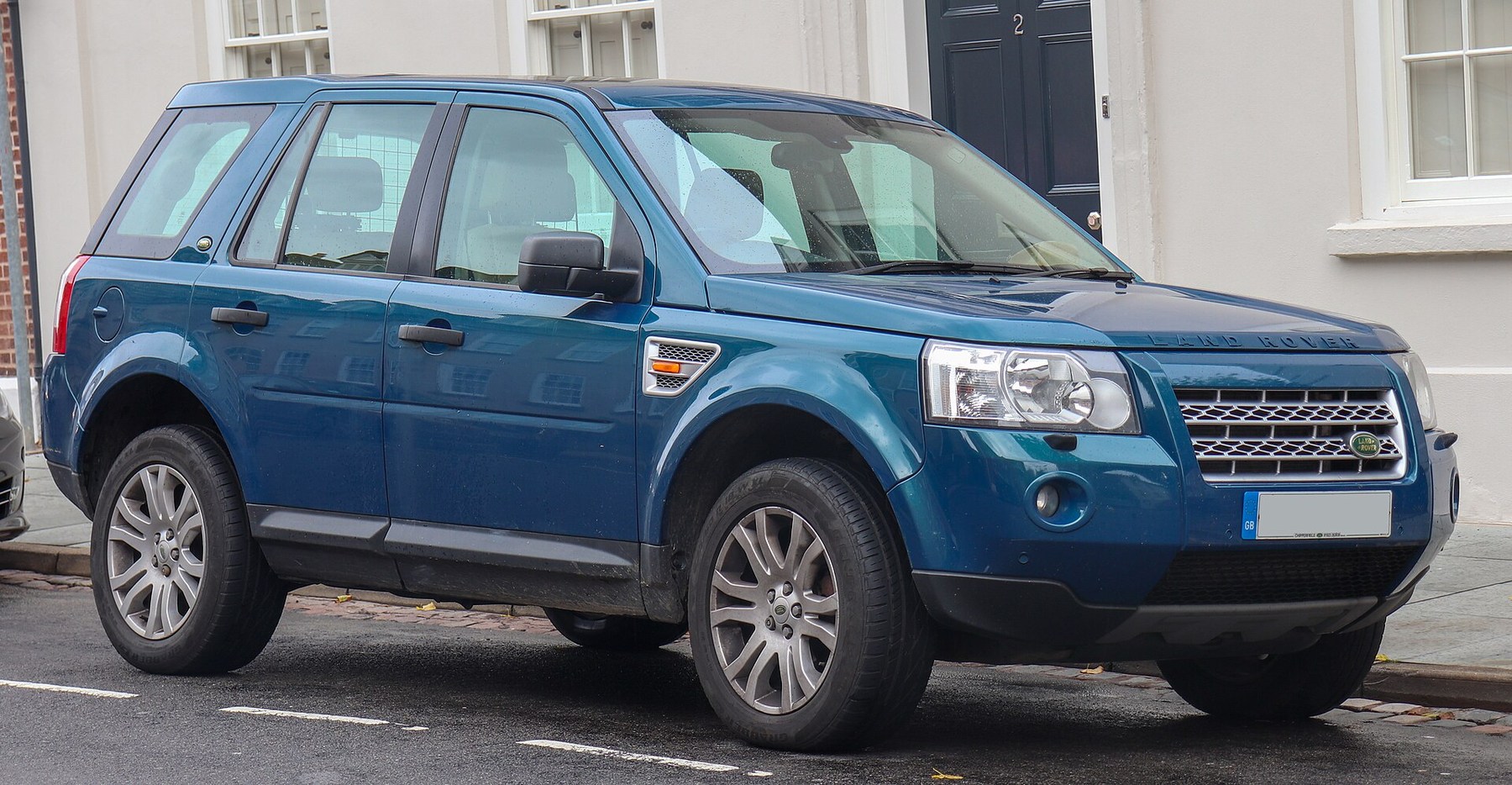 Land Rover Freelander 2 HSE TD4 önden görünüm