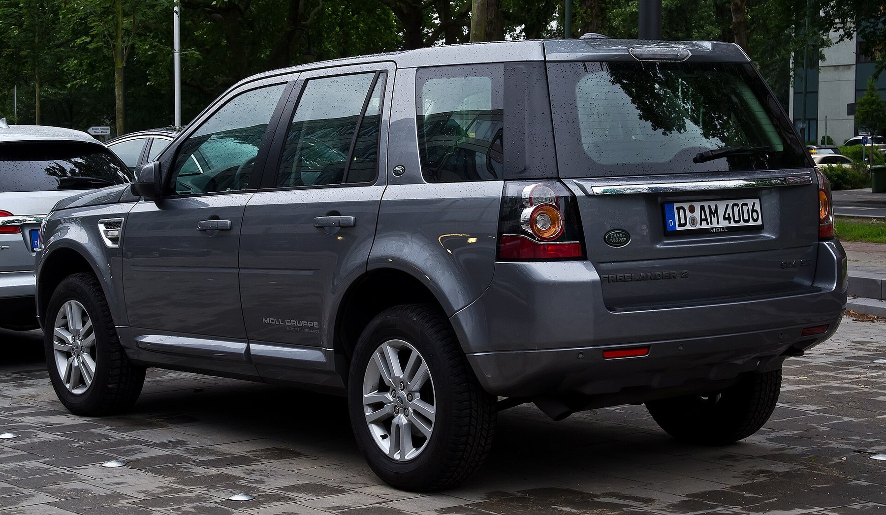 Geç dönem Land Rover Freelander 2 SD4 arkadan görünüm