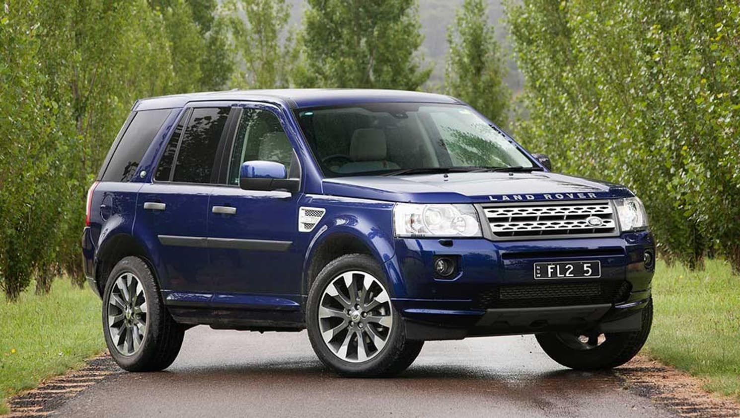 Yolda Land Rover Freelander 2