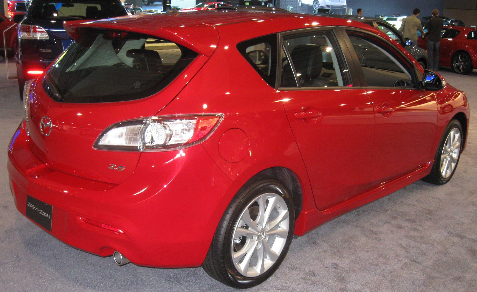 Mazda 3 BL hatchback arka ve yan görünüm