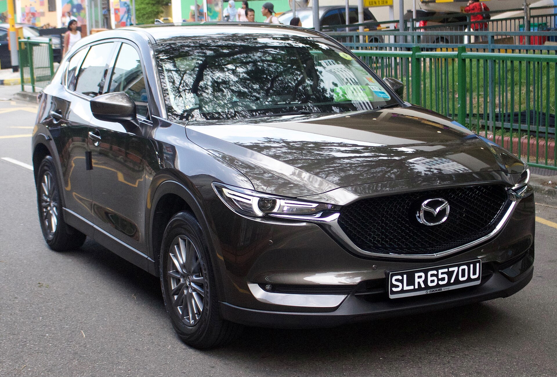 İkinci nesil Mazda CX-5 KF önden üç çeyrek görünüm