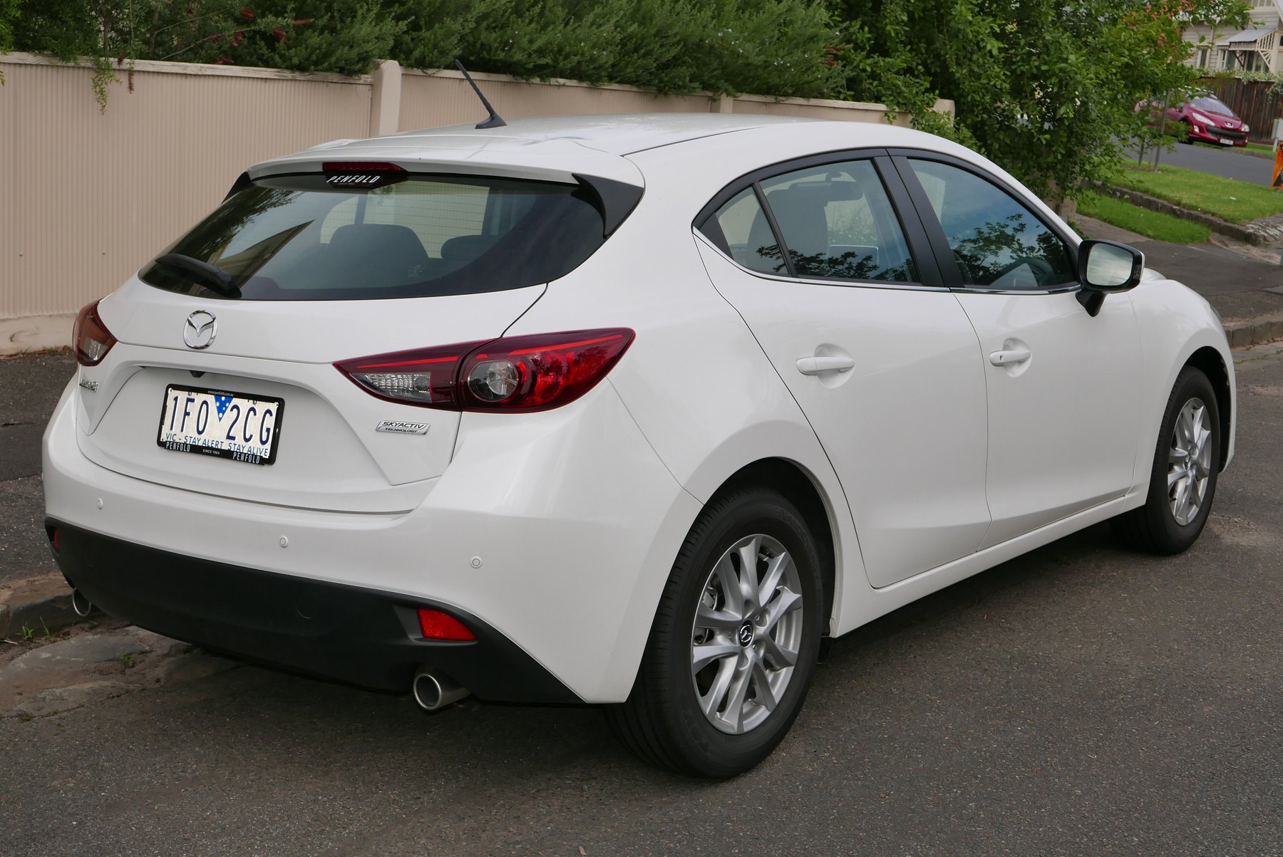 Mazda 3 BM hatchback arka görünüm