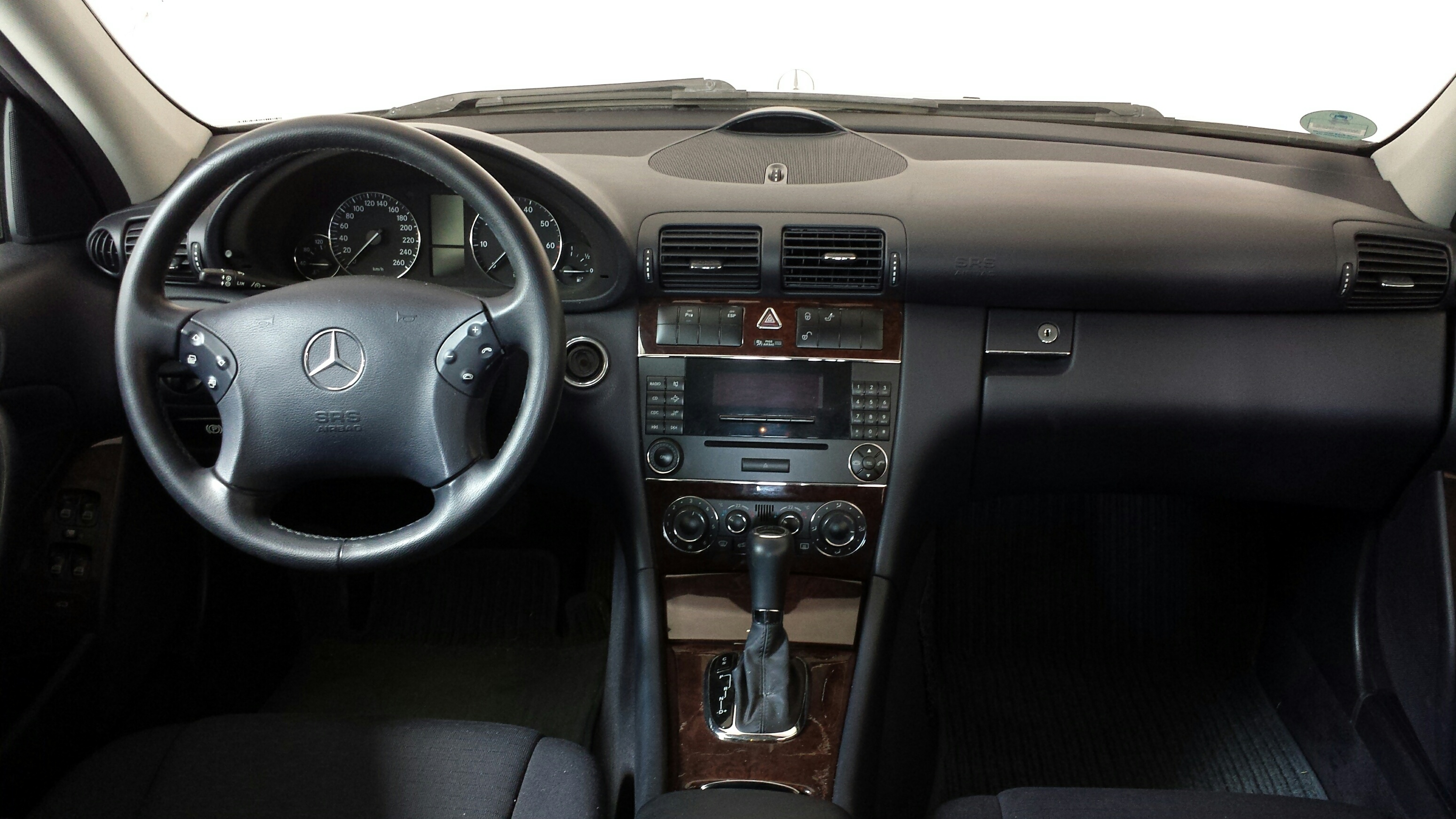 Makyajlı Mercedes-Benz W203 kabin ve orta konsol