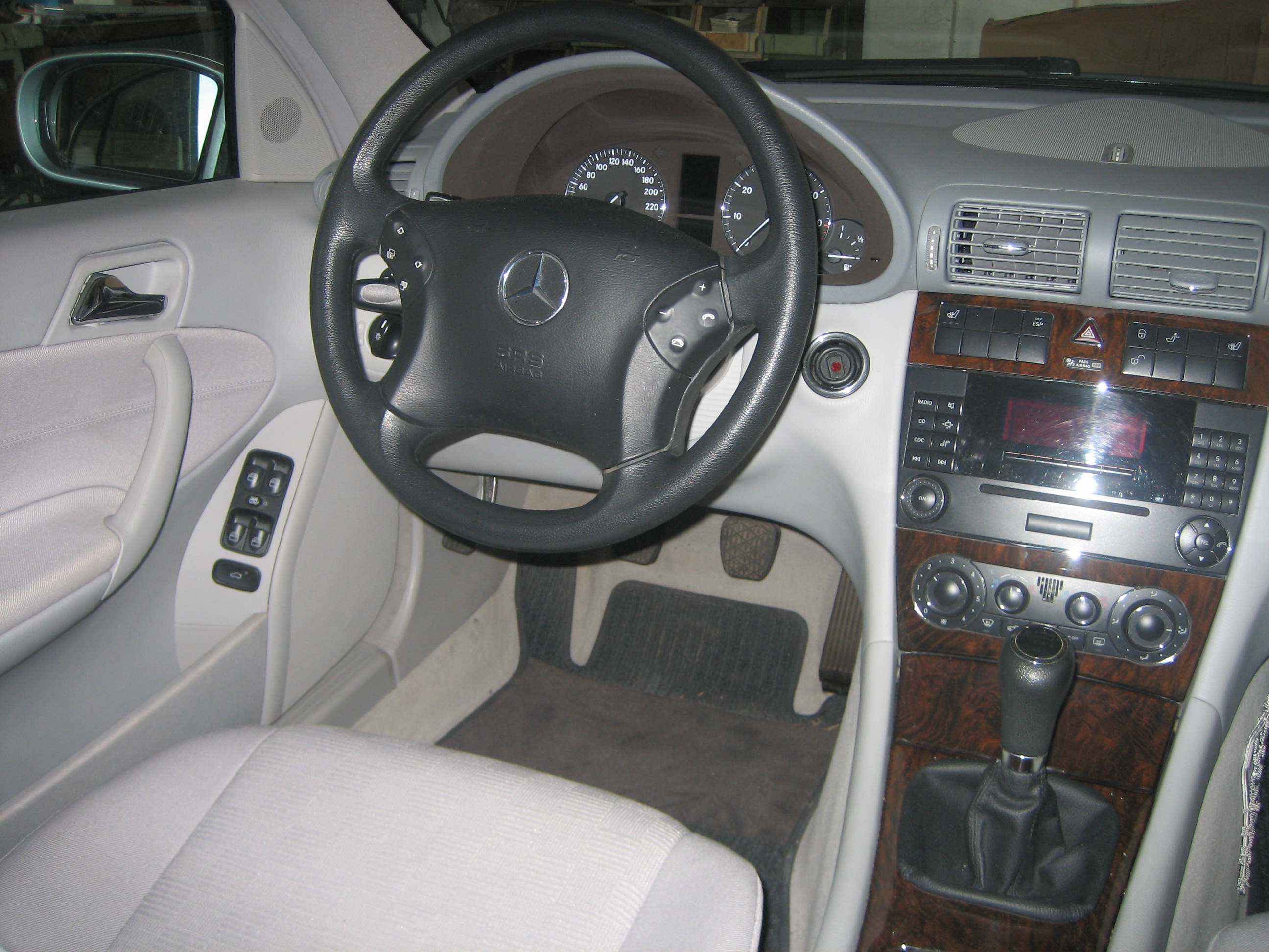 Makyaj sonrası Mercedes-Benz W203 iç mekân