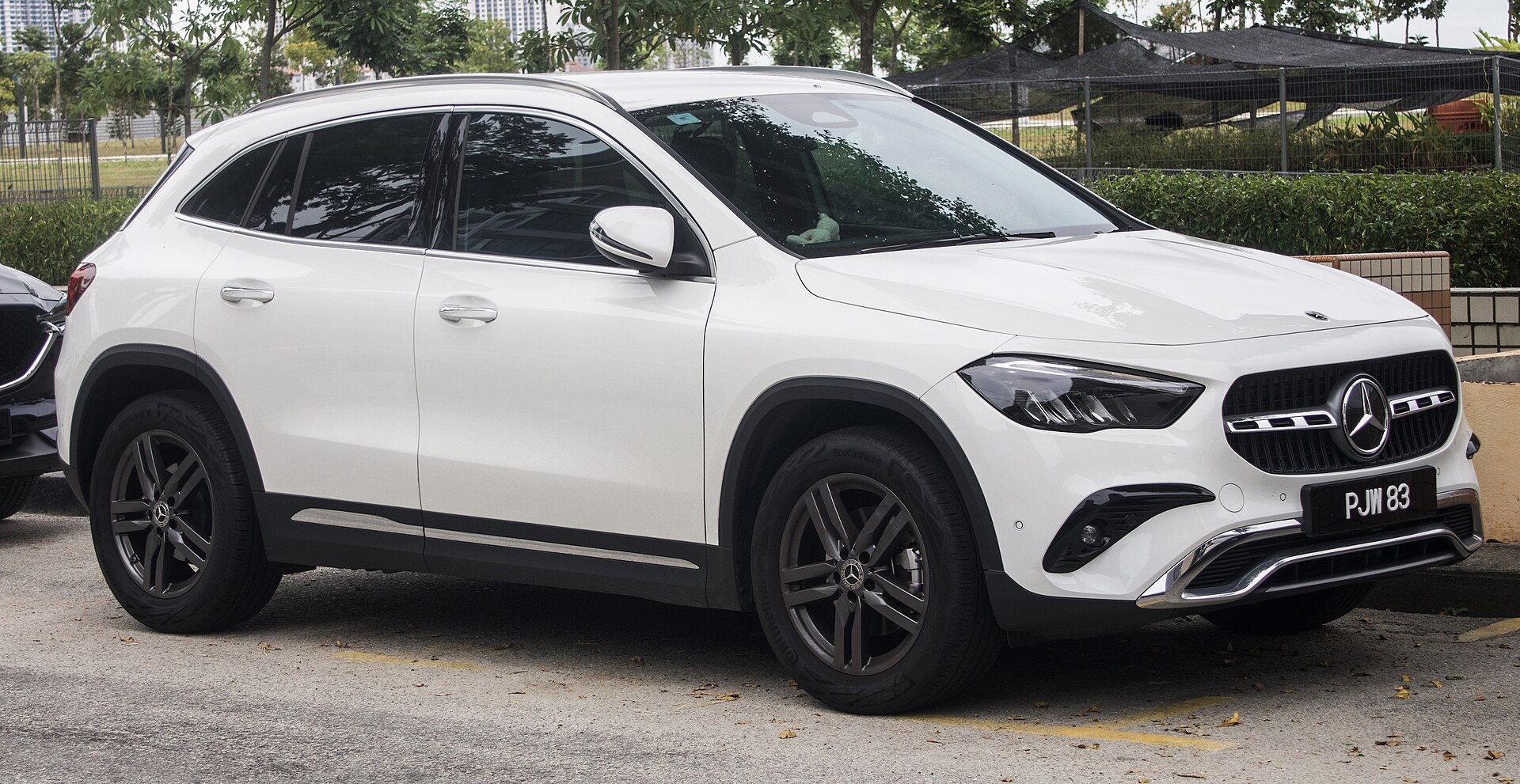 Makyajlı Mercedes GLA H247 GLA 200 önden görünüm