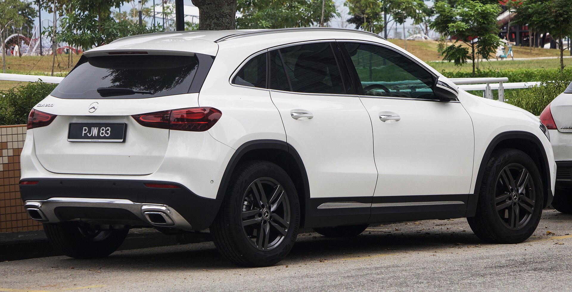 Makyajlı Mercedes GLA H247 arkadan görünüm