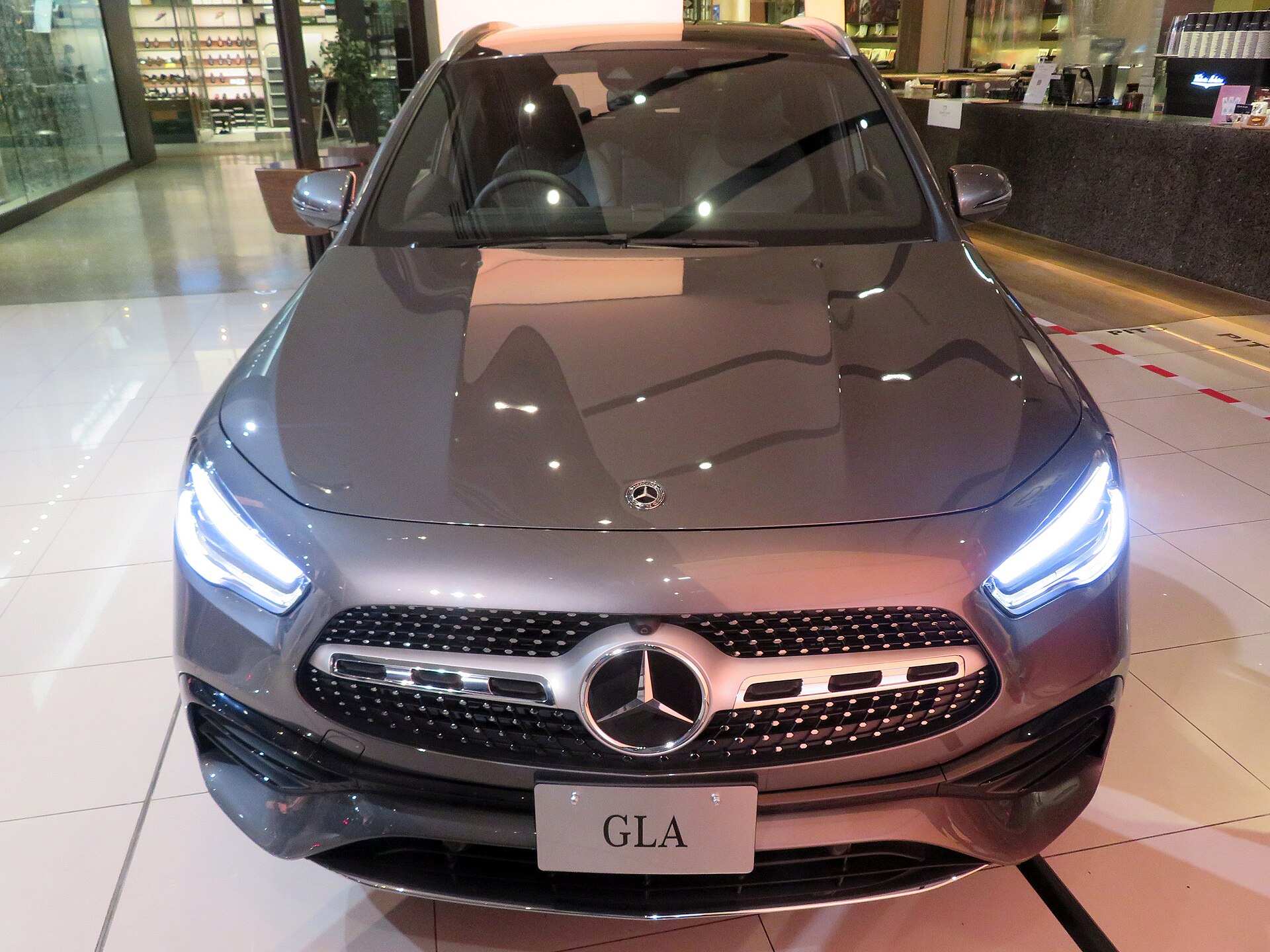 Mercedes GLA H247 makyajsız kasa önden görünüm