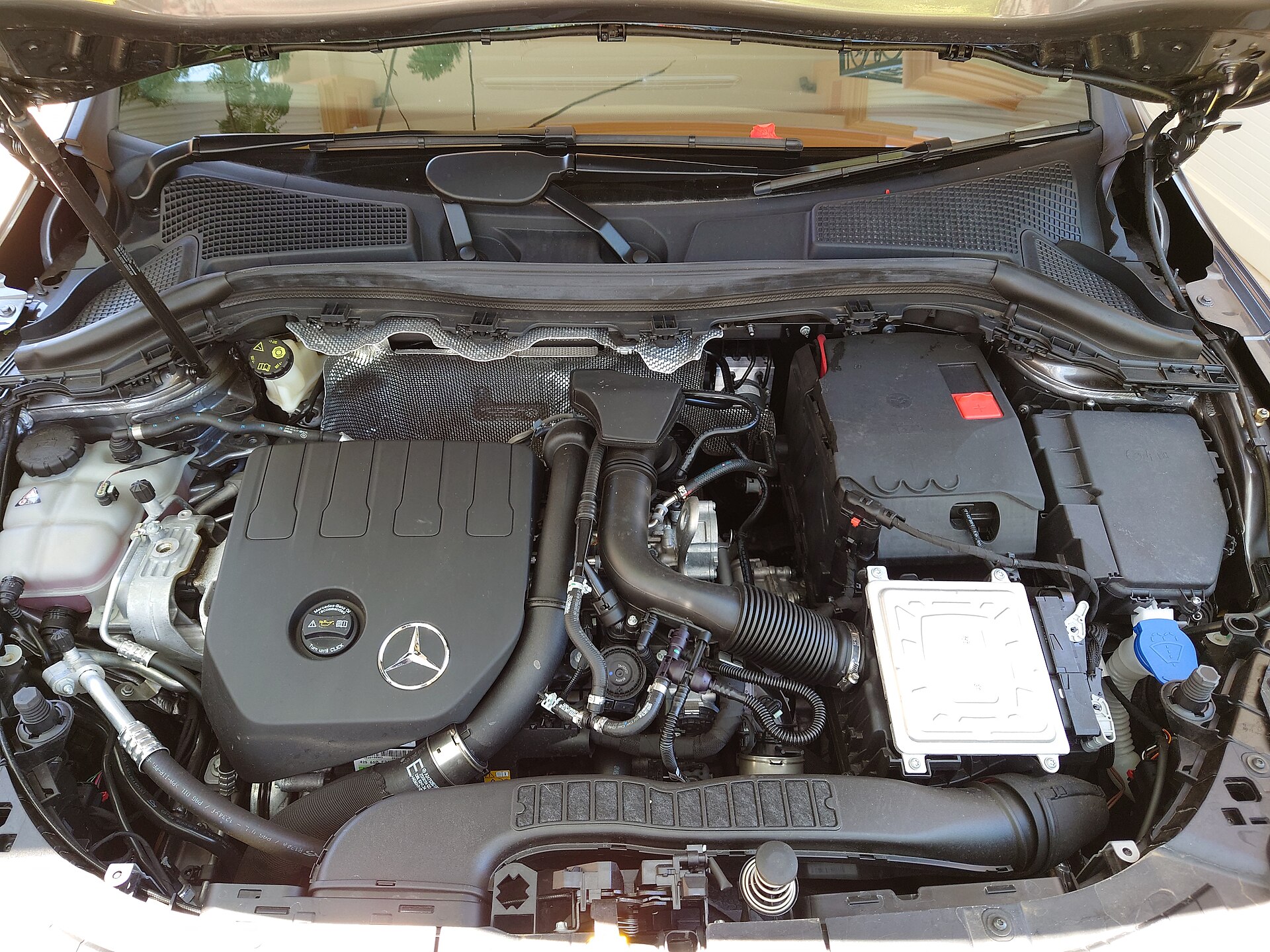 Mercedes GLA 200 H247 M282 motor bölmesi