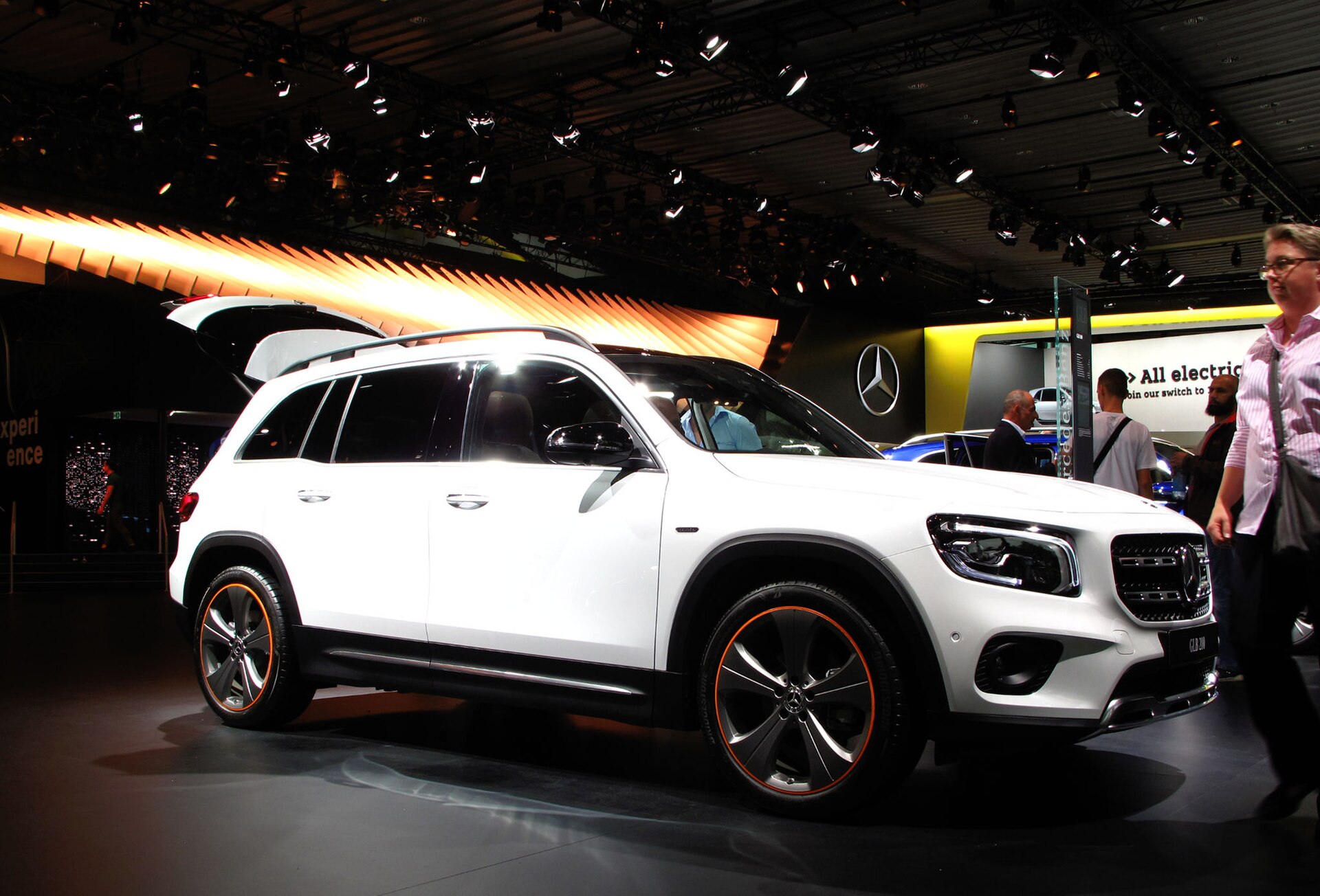 Mercedes GLB X247 arka çapraz görünüm
