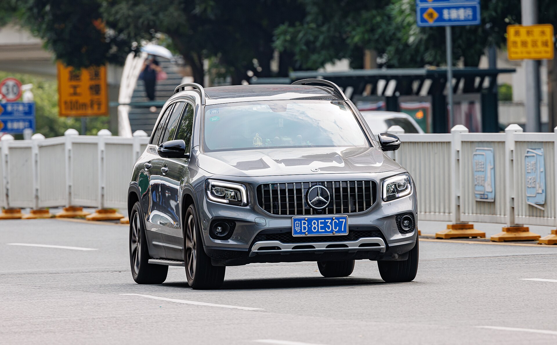 Mercedes GLB X247 yan görünüm