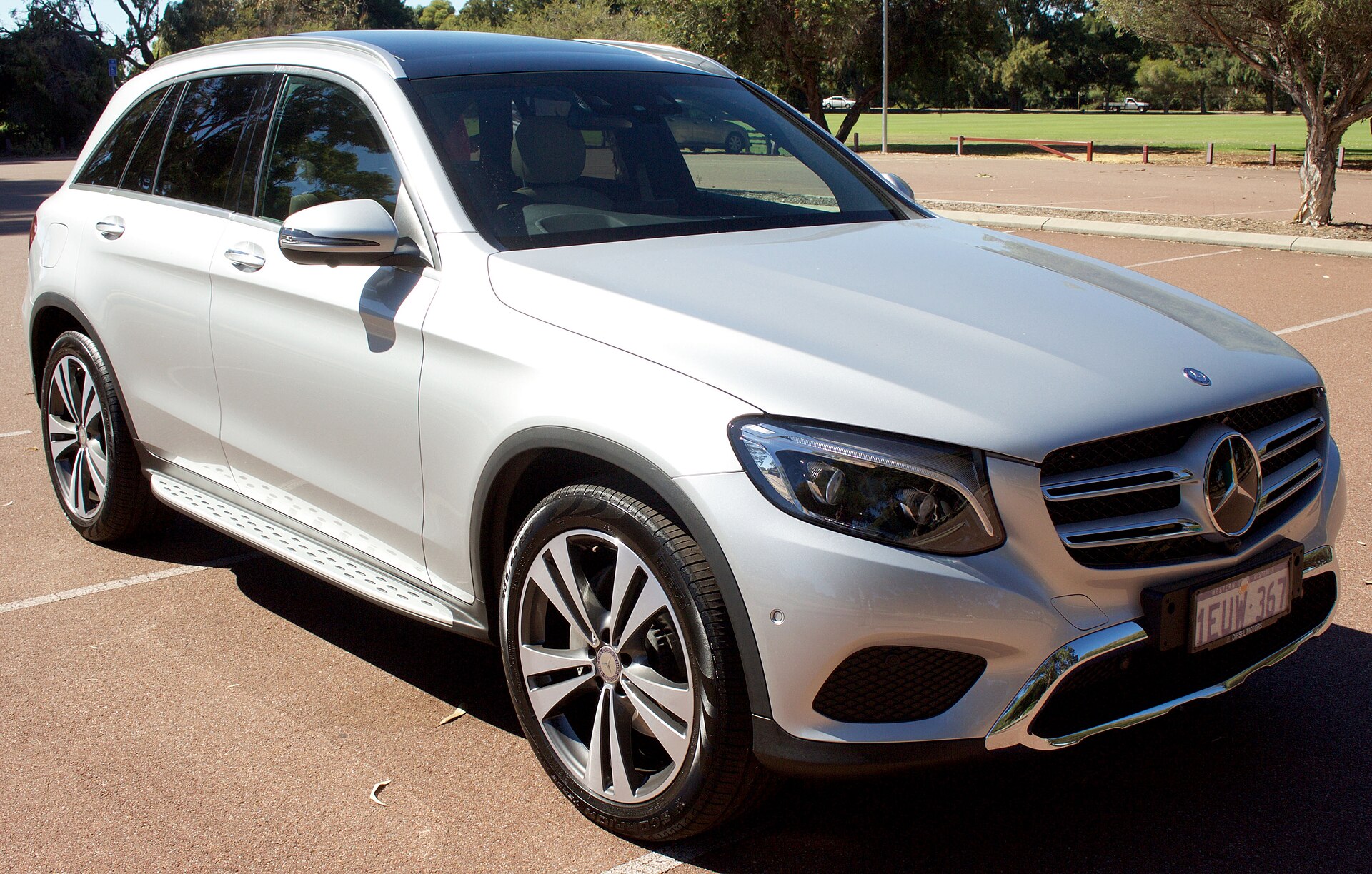 Mercedes GLC X253 250d yandan görünüm