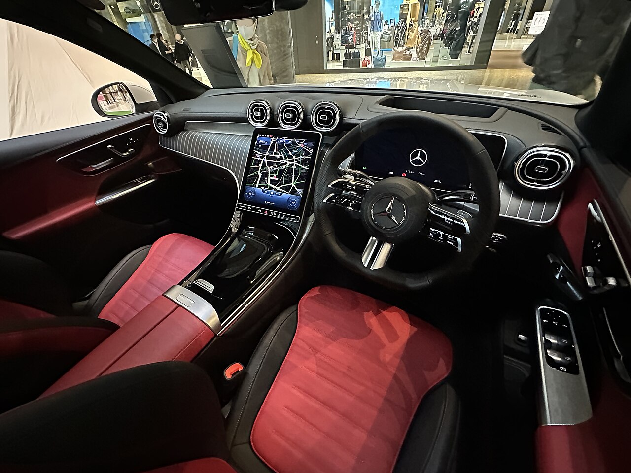 Mercedes-Benz GLC 220d X254 ön kabin ve orta ekran